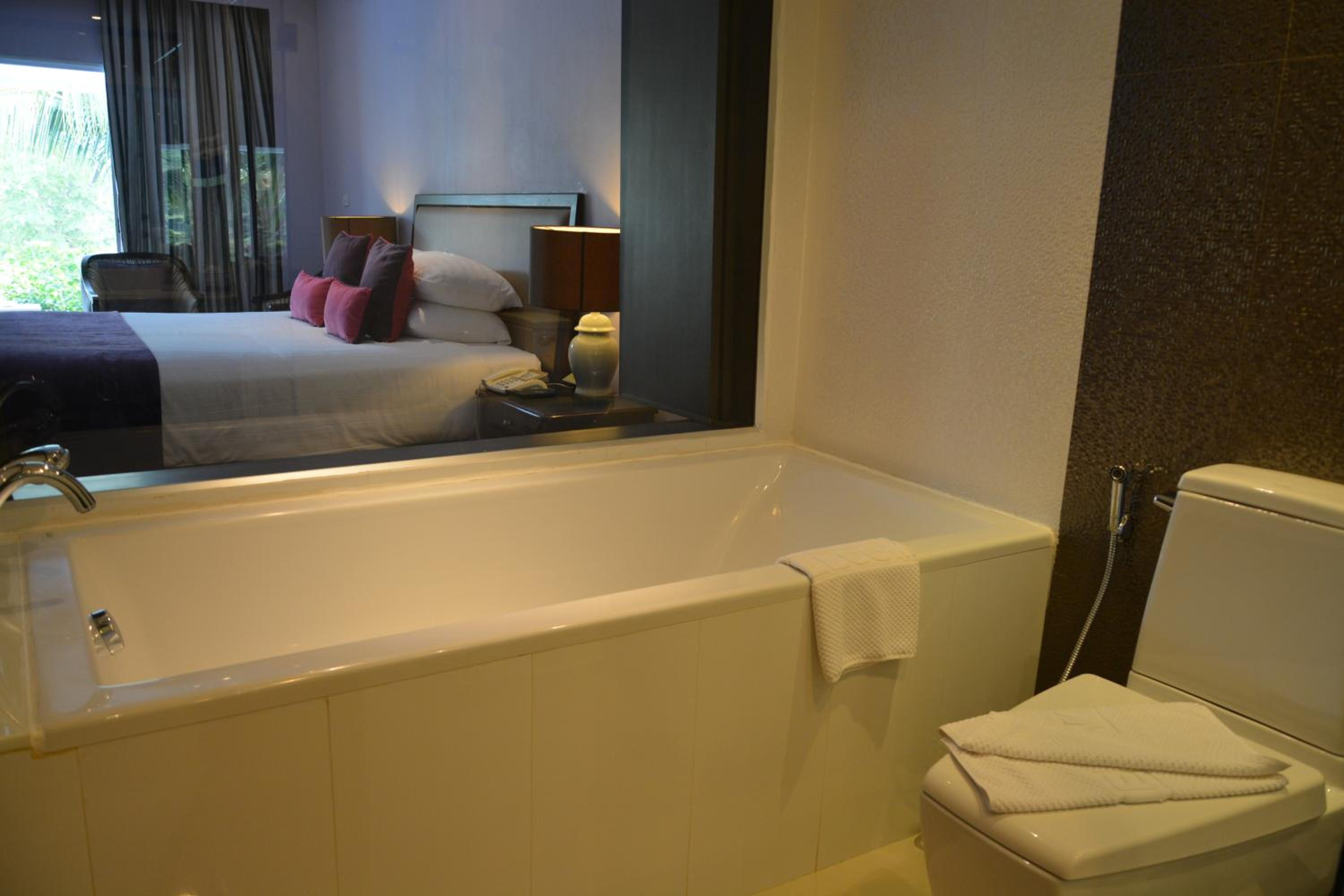 Sir James Resort