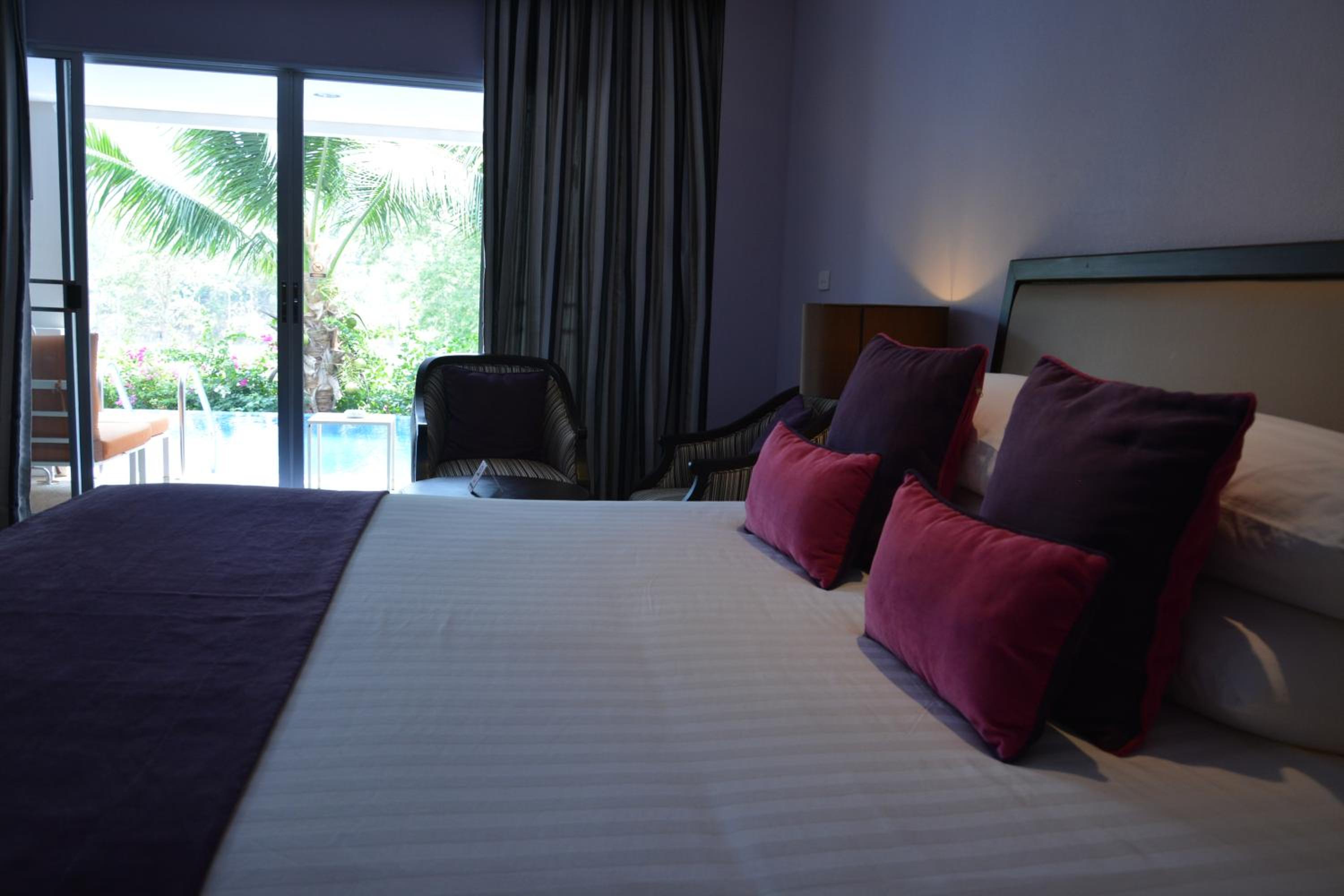 Sir James Resort