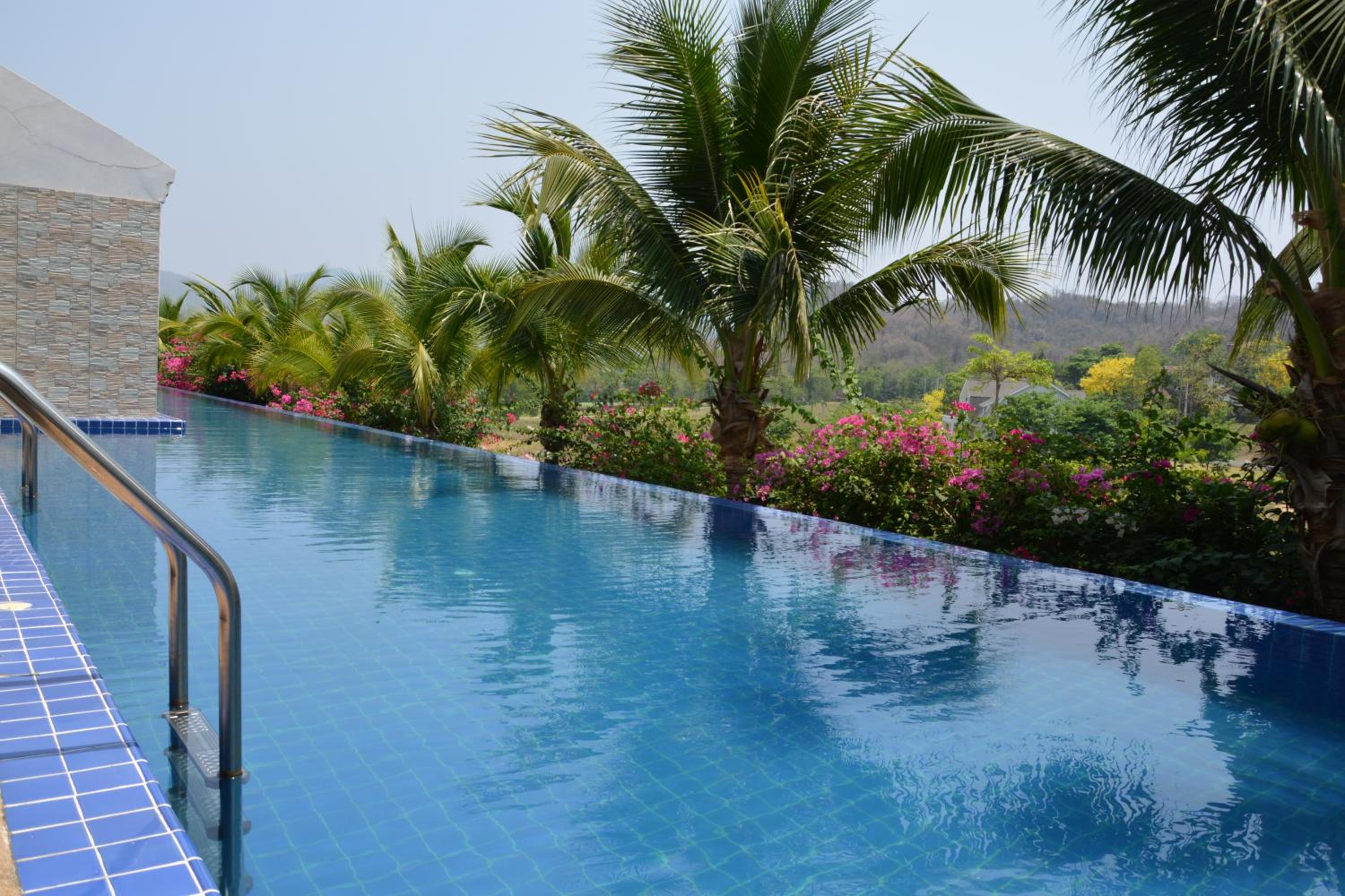 Sir James Resort
