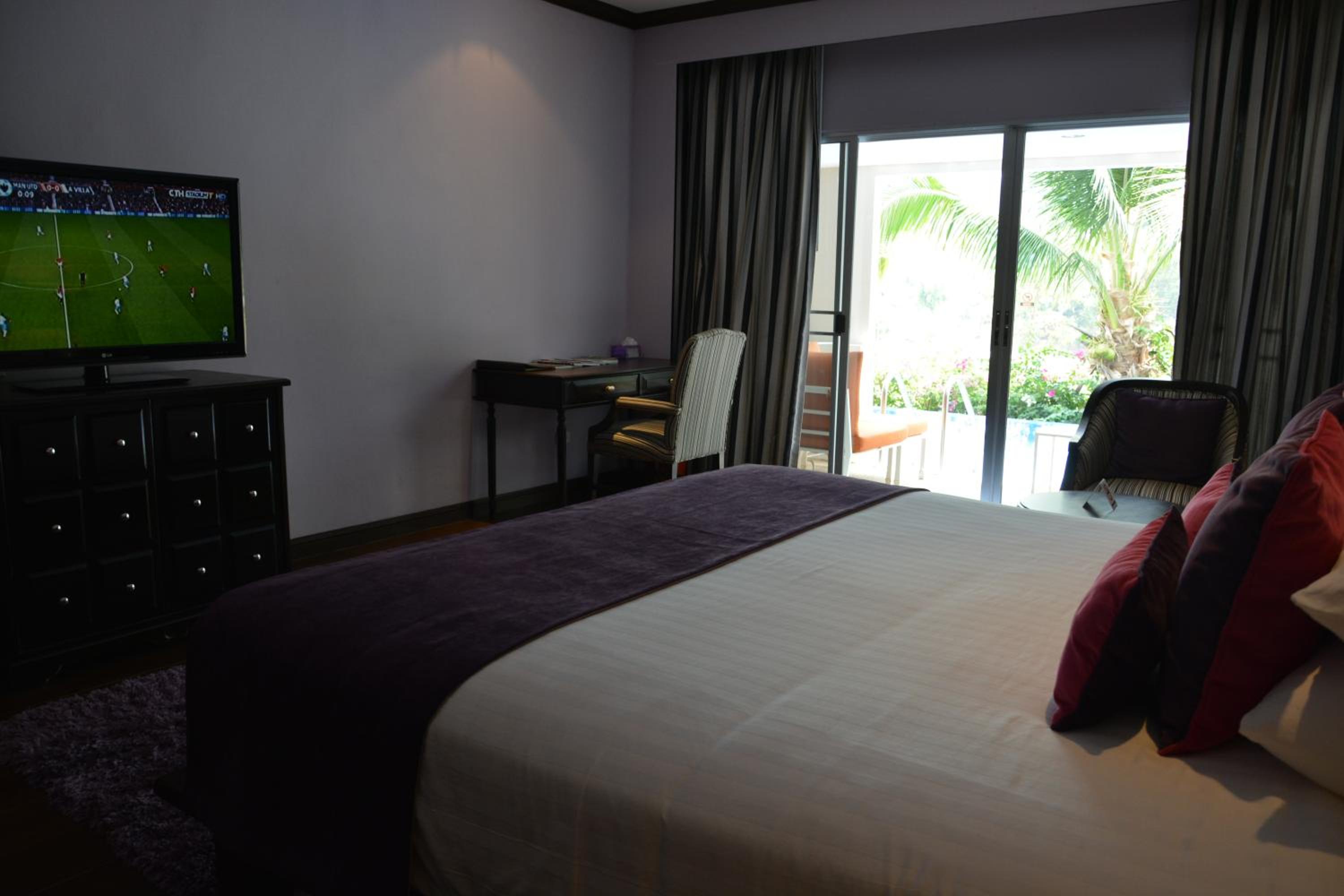 Sir James Resort