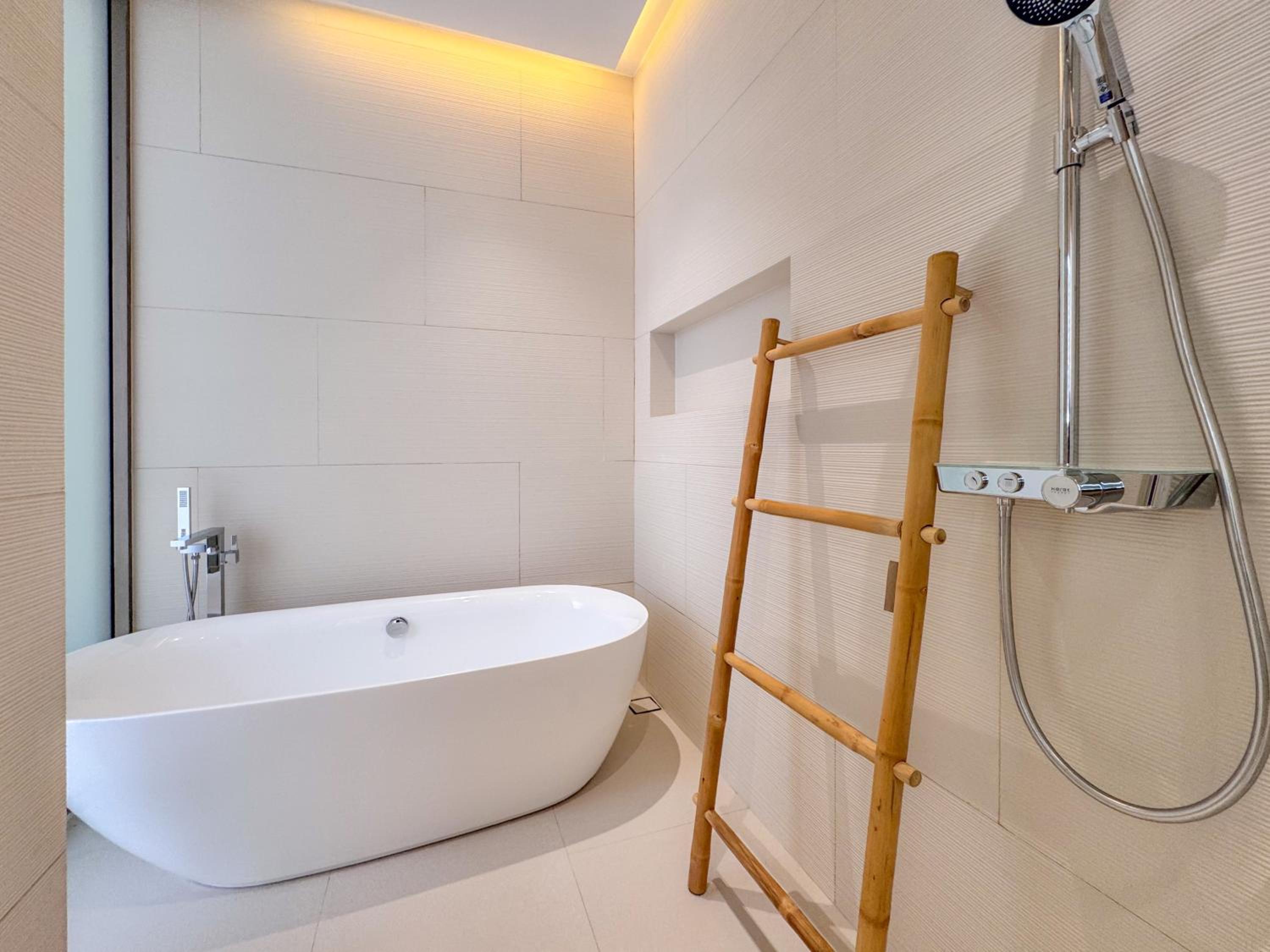 Modern 3BR Pool Villa near Laguna- Lux Pride 4 by Warm Plus