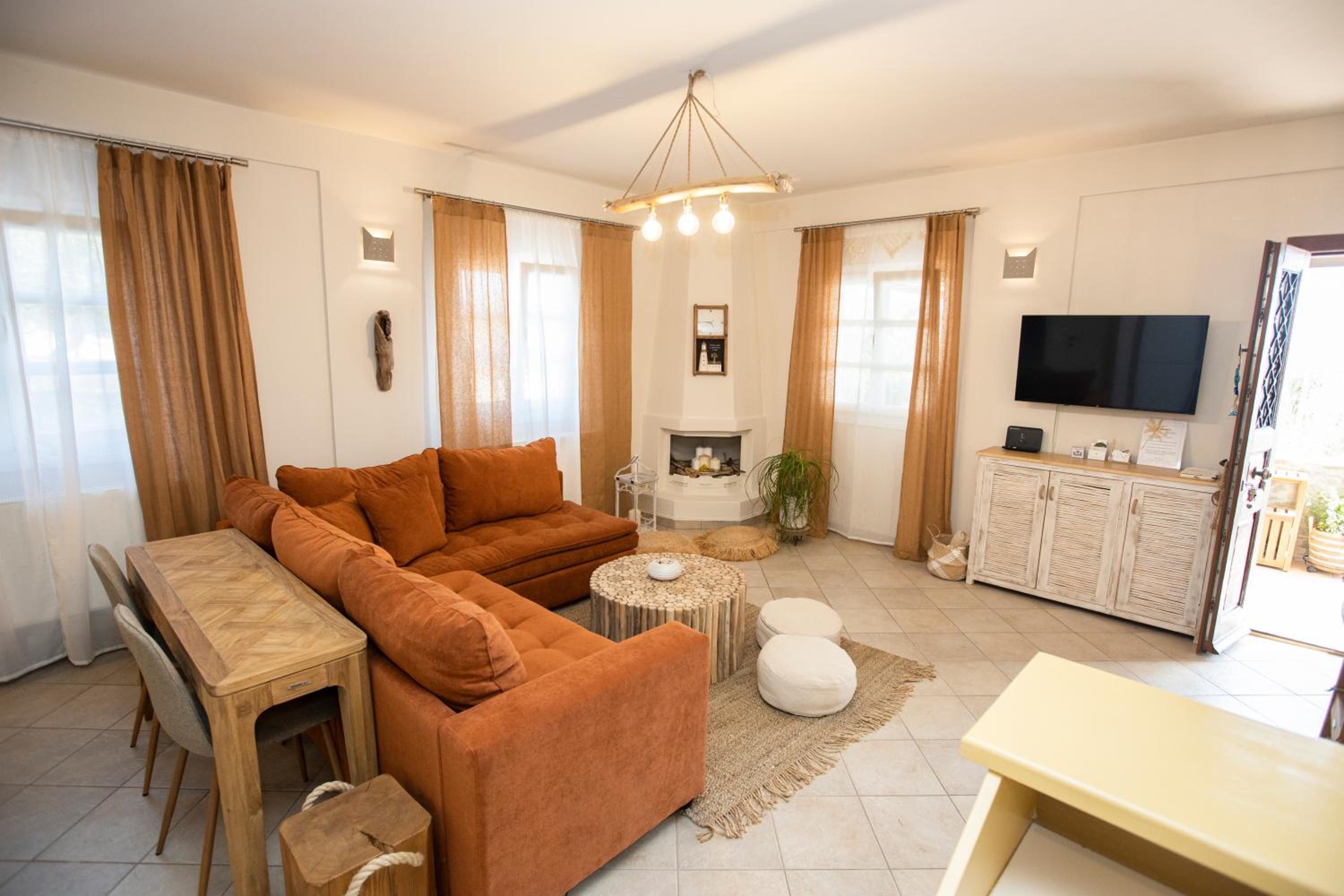 Golden Palm Tree Maisonette