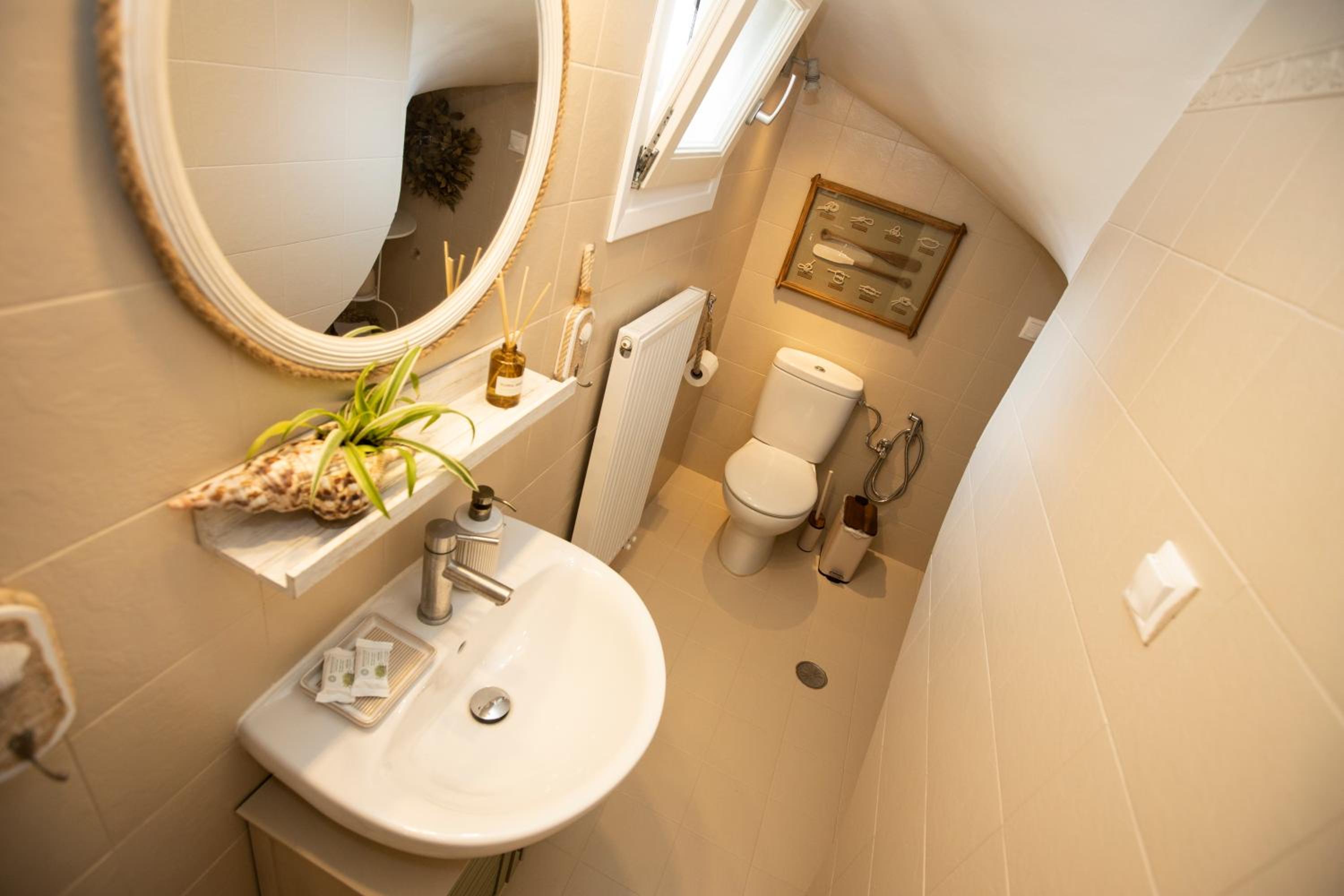 Golden Palm Tree Maisonette