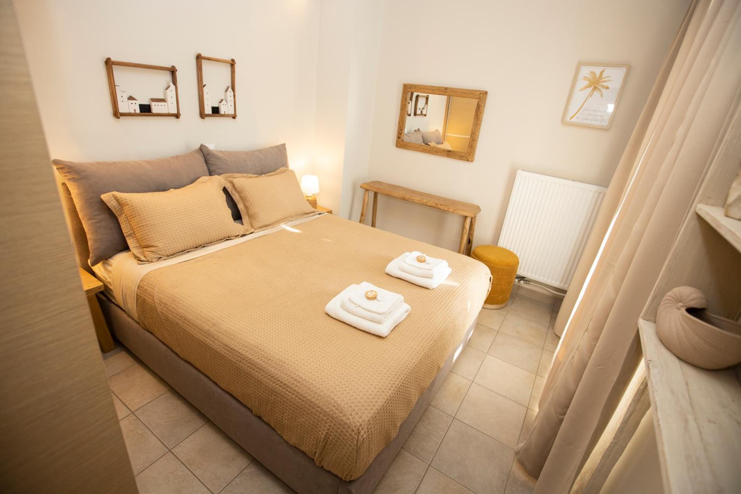 Golden Palm Tree Maisonette