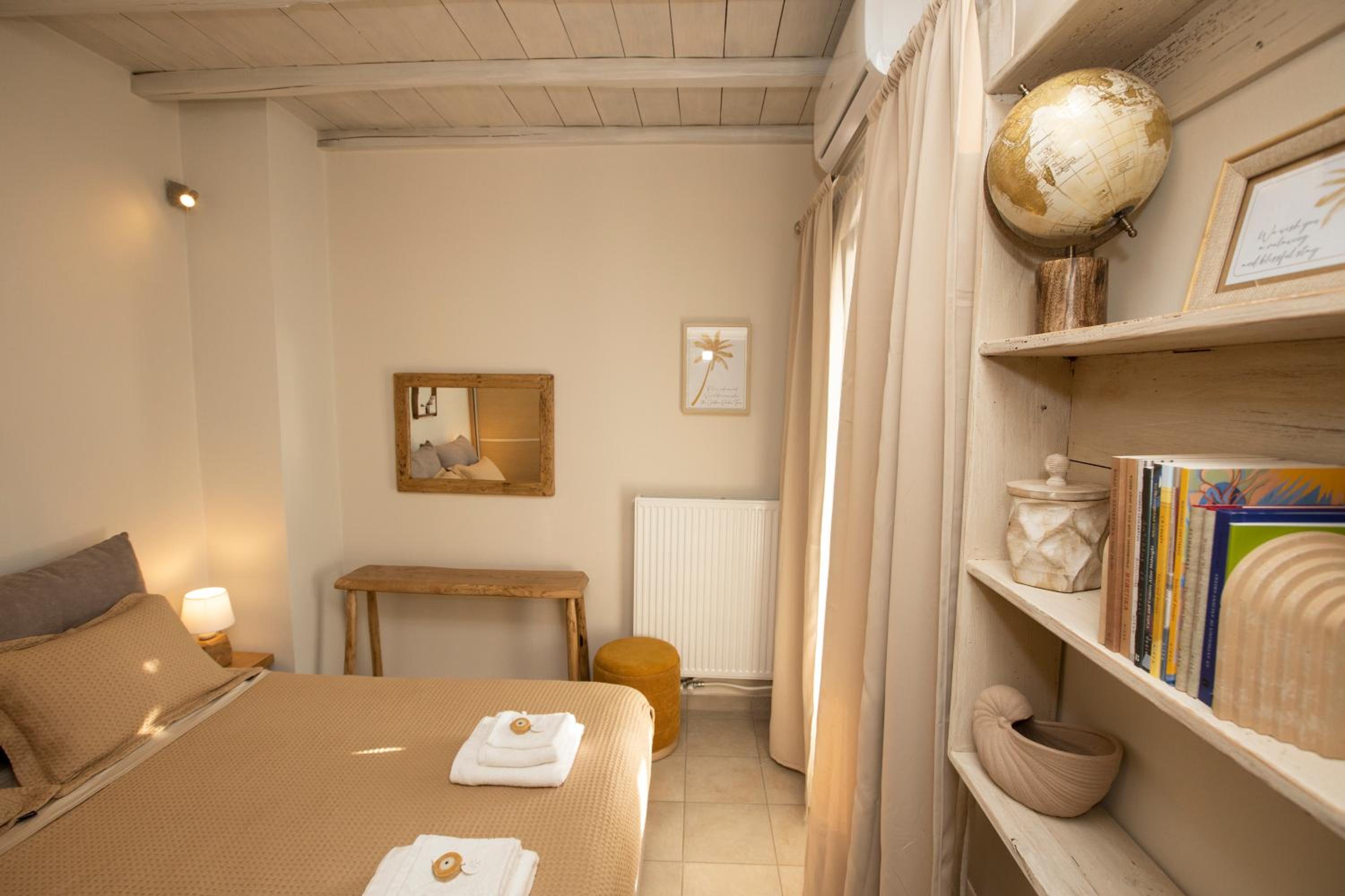 Golden Palm Tree Maisonette