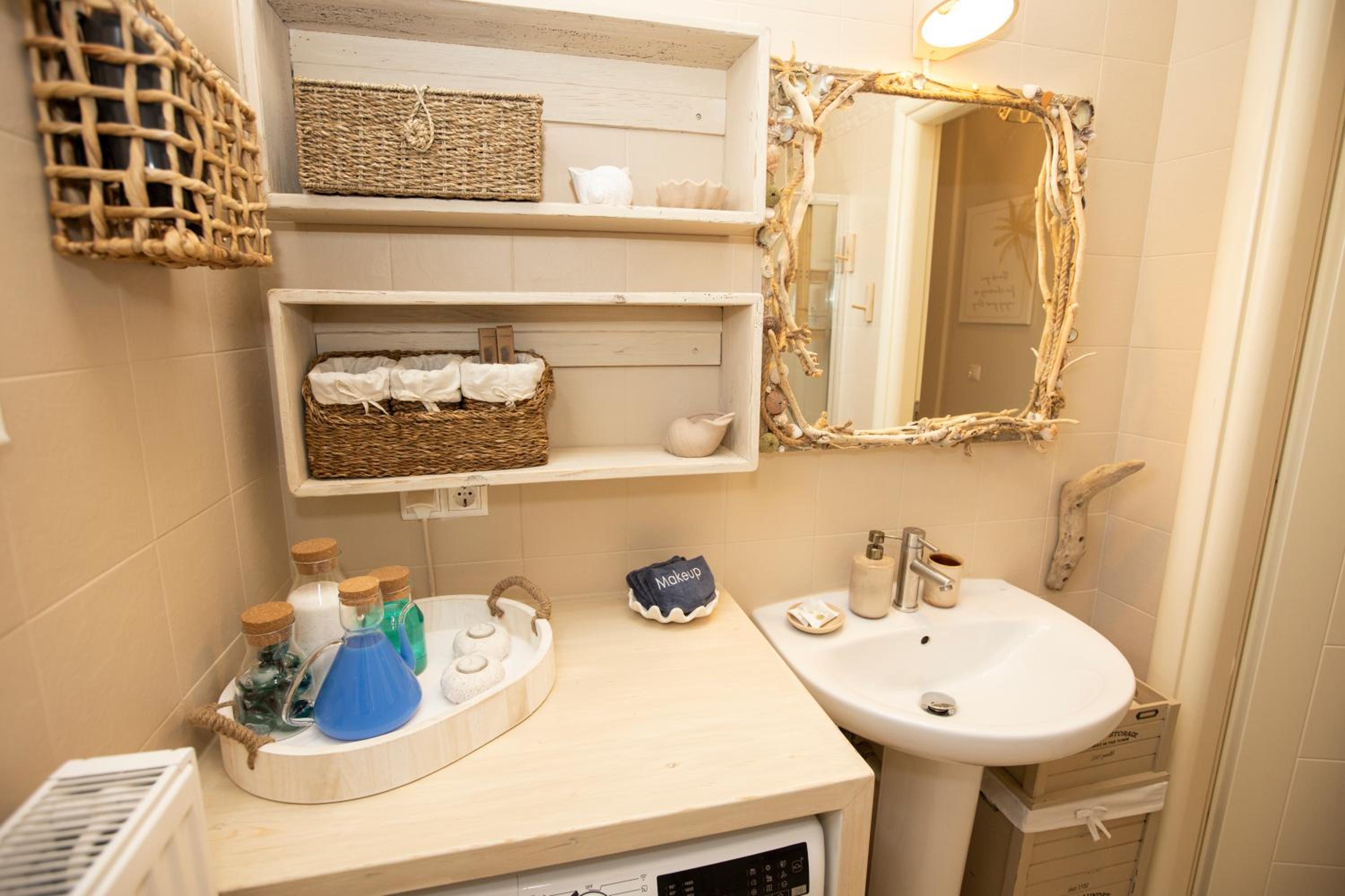 Golden Palm Tree Maisonette