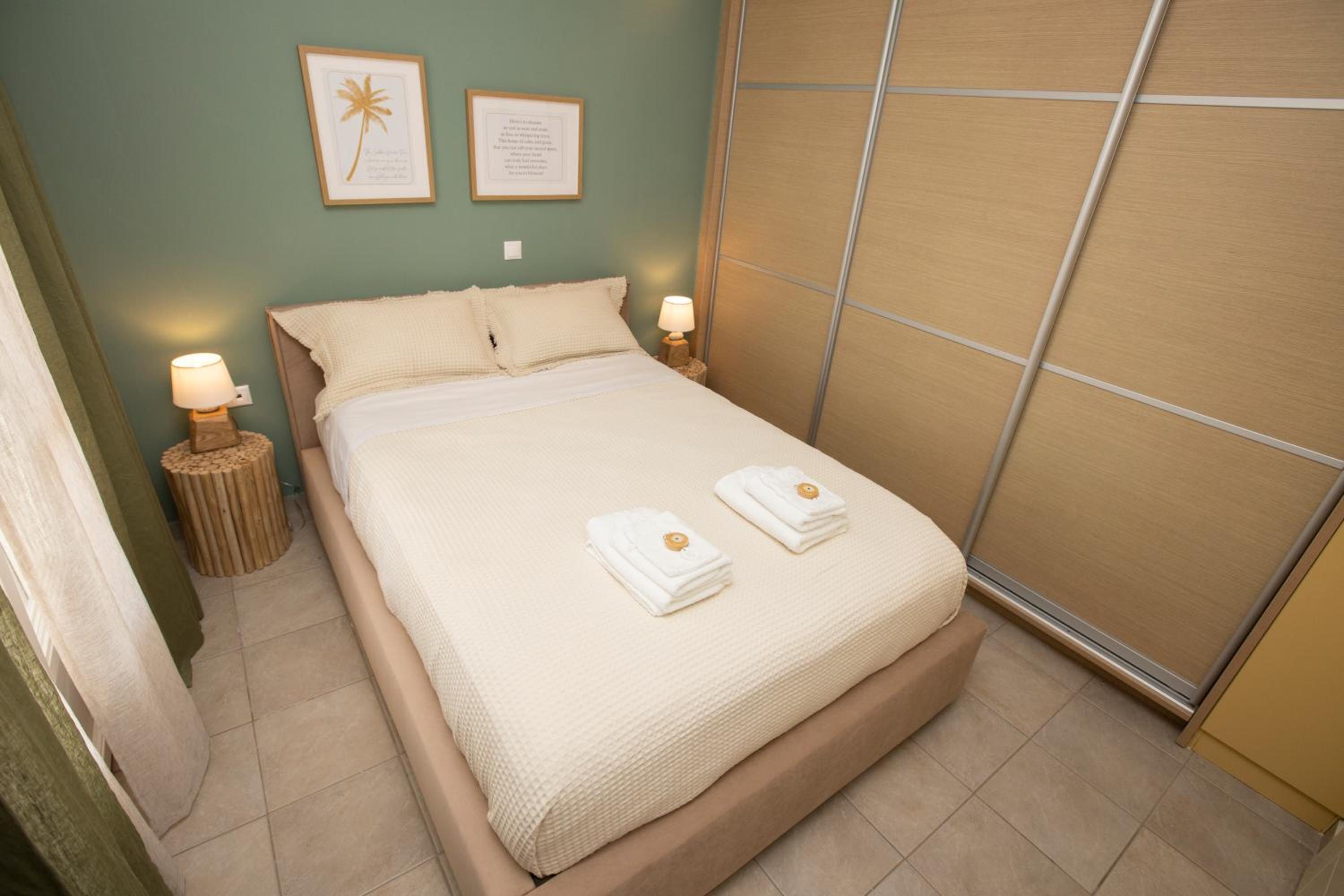 Golden Palm Tree Maisonette