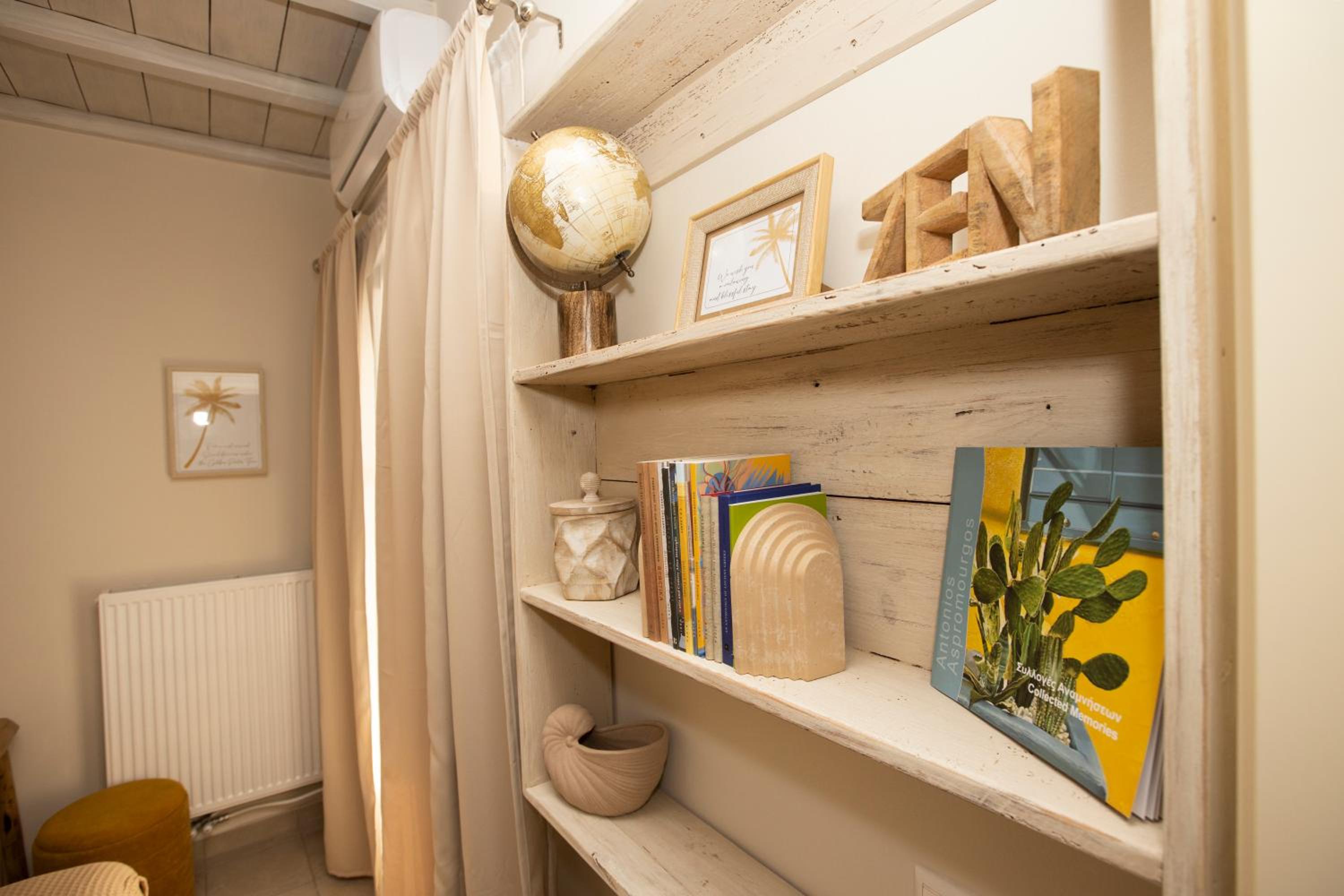 Golden Palm Tree Maisonette