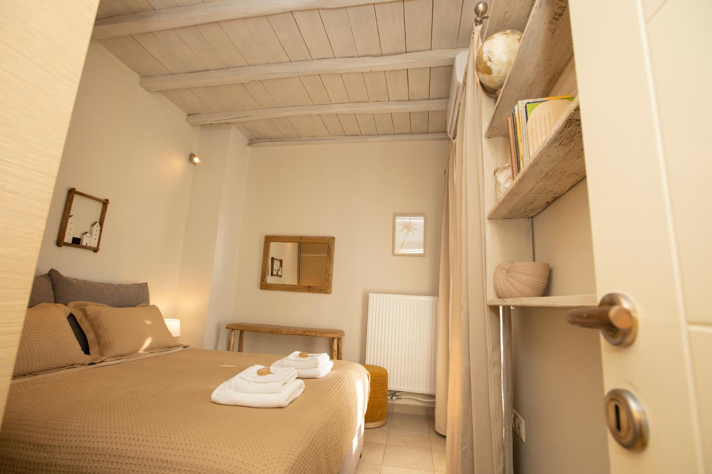 Golden Palm Tree Maisonette