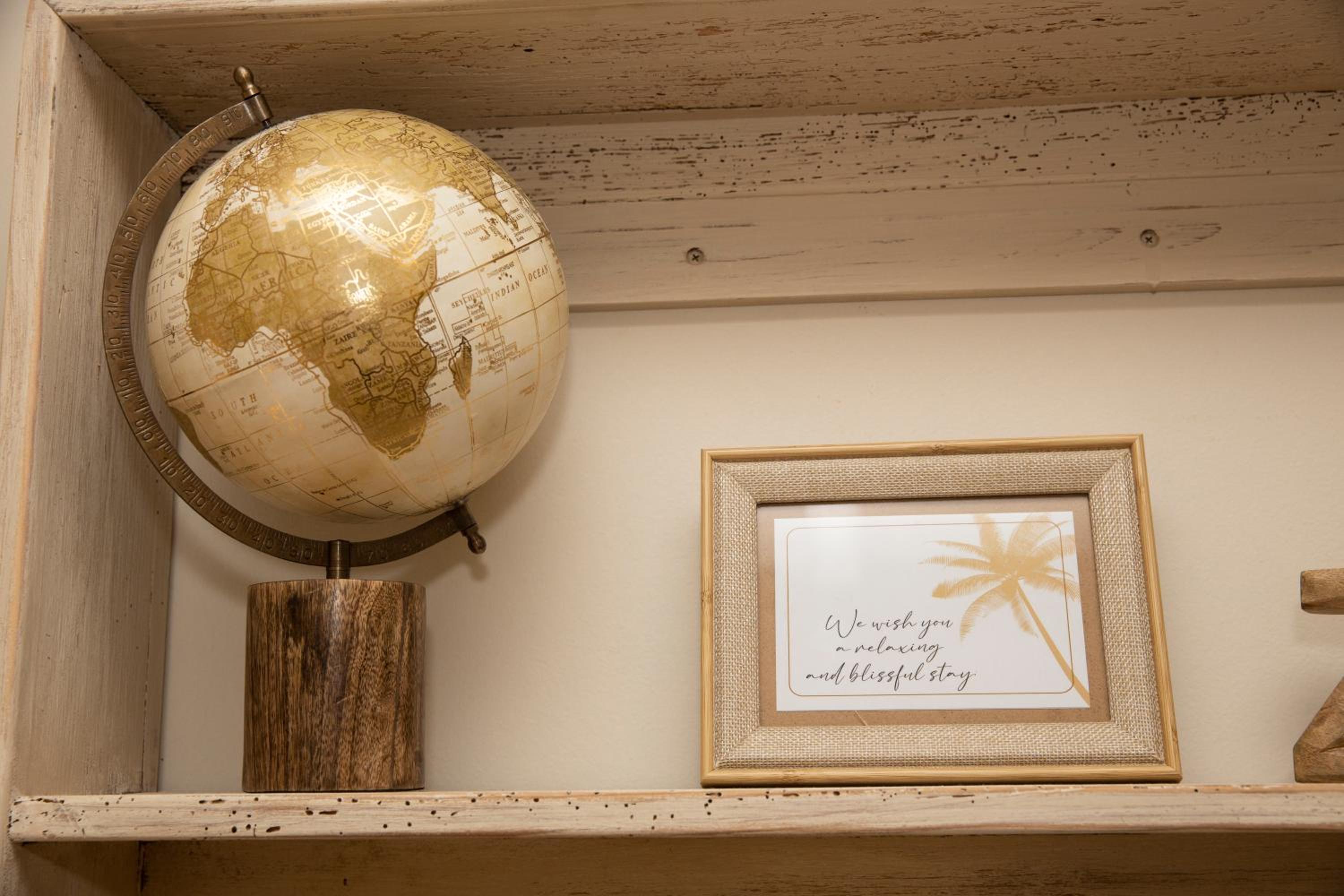 Golden Palm Tree Maisonette