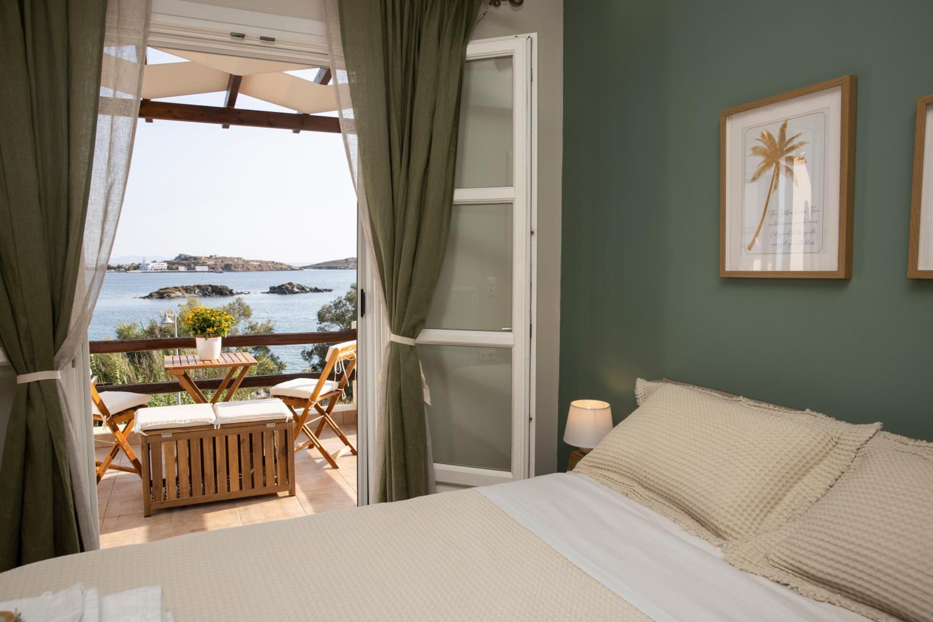 Golden Palm Tree Maisonette