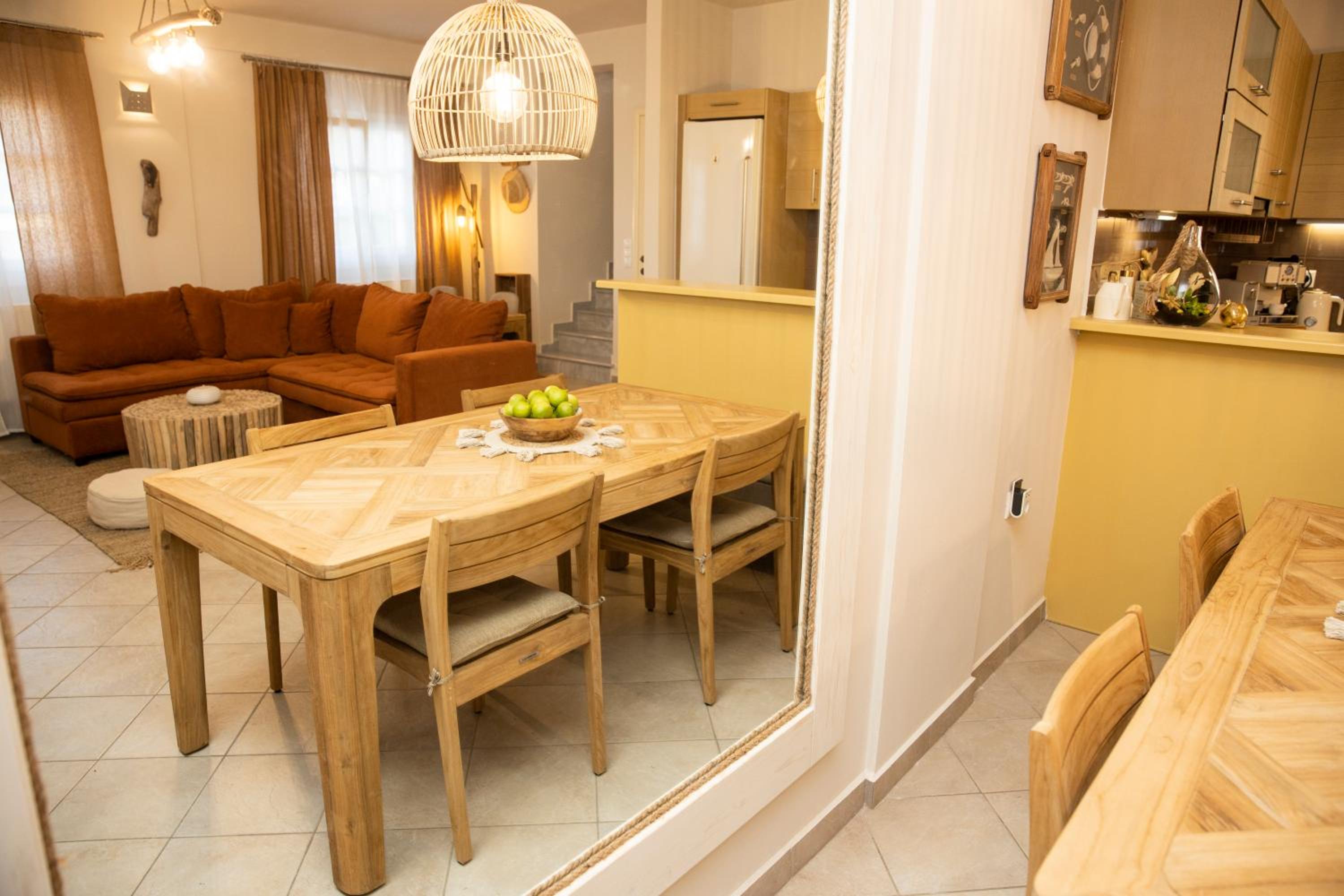 Golden Palm Tree Maisonette