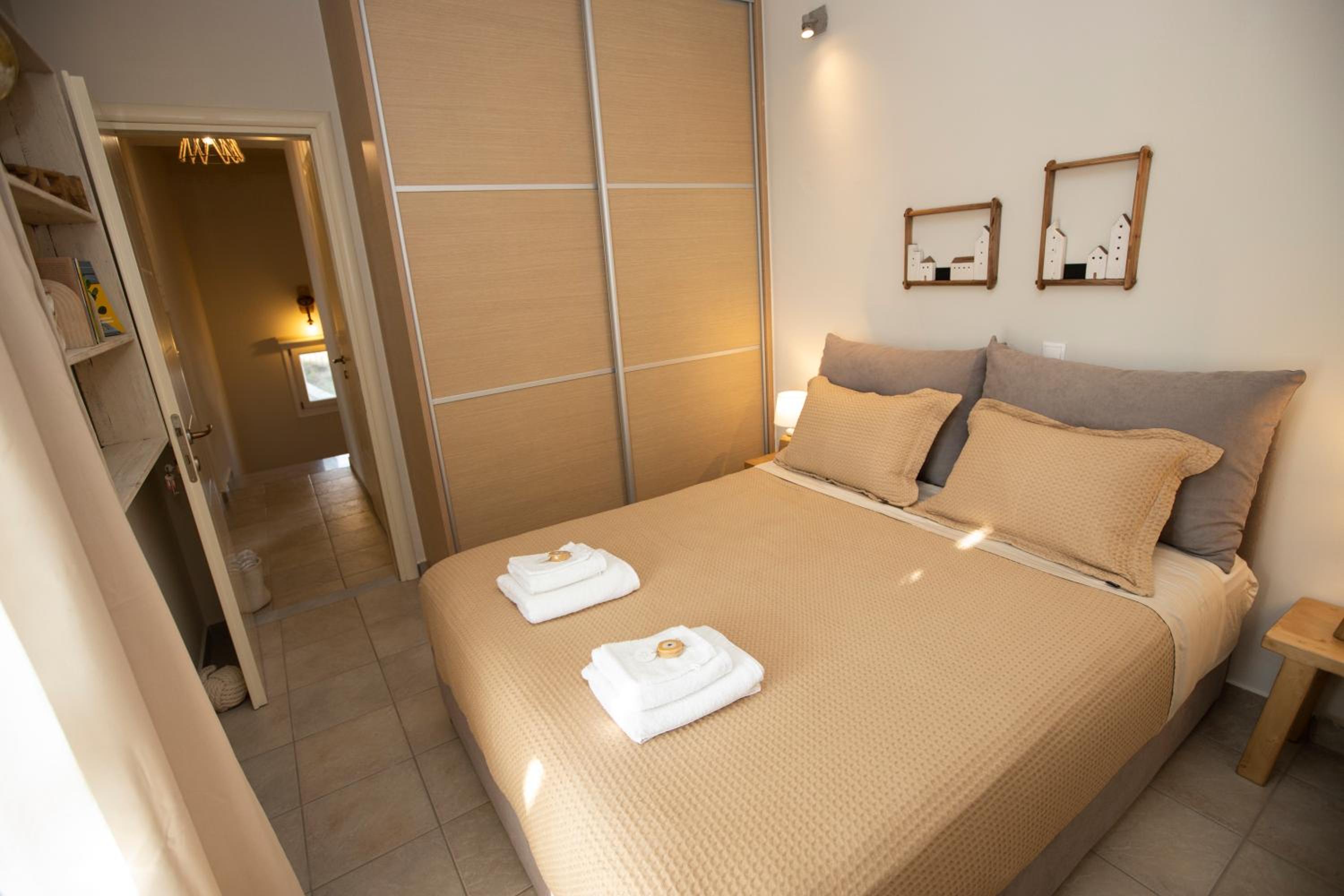 Golden Palm Tree Maisonette