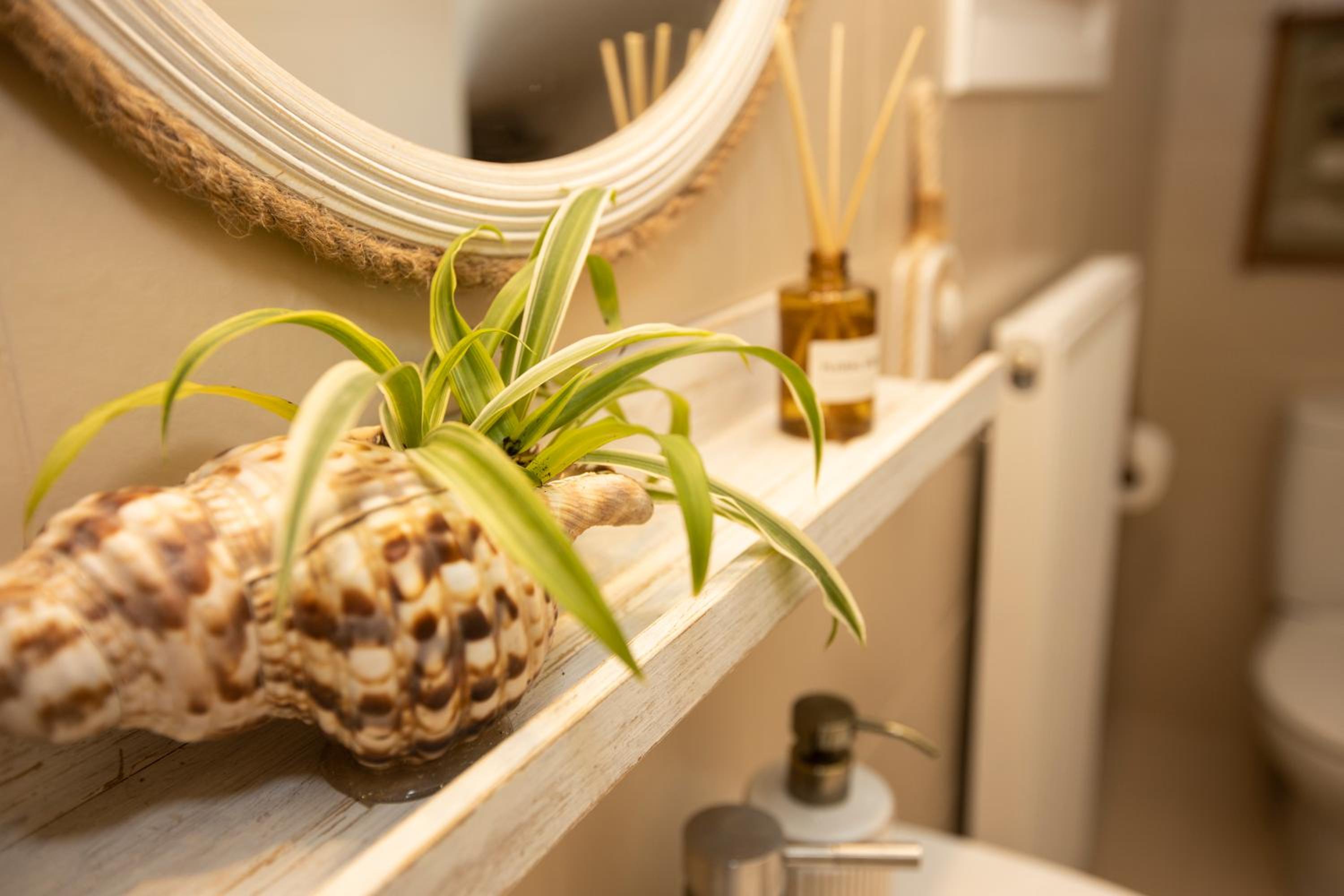 Golden Palm Tree Maisonette