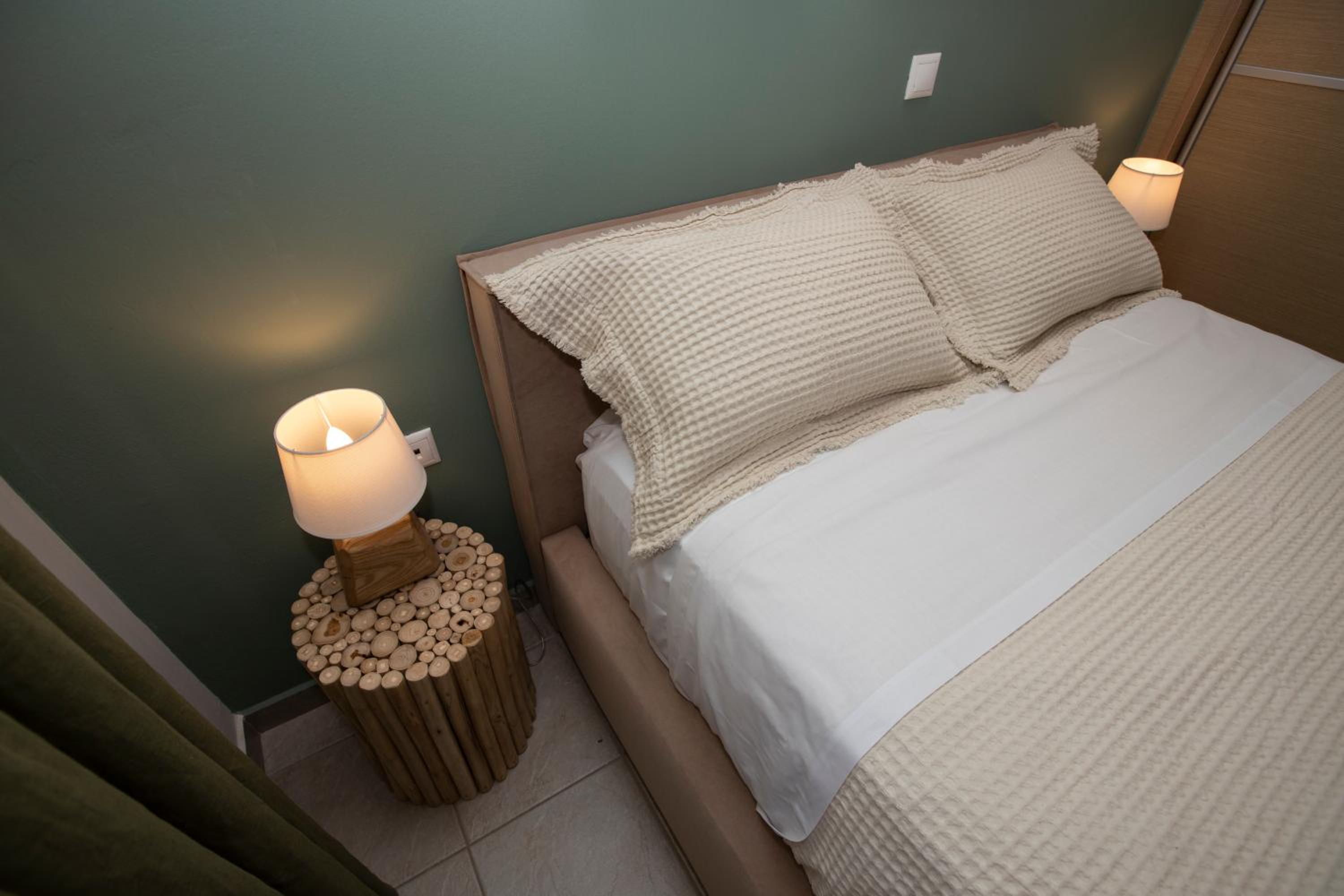 Golden Palm Tree Maisonette