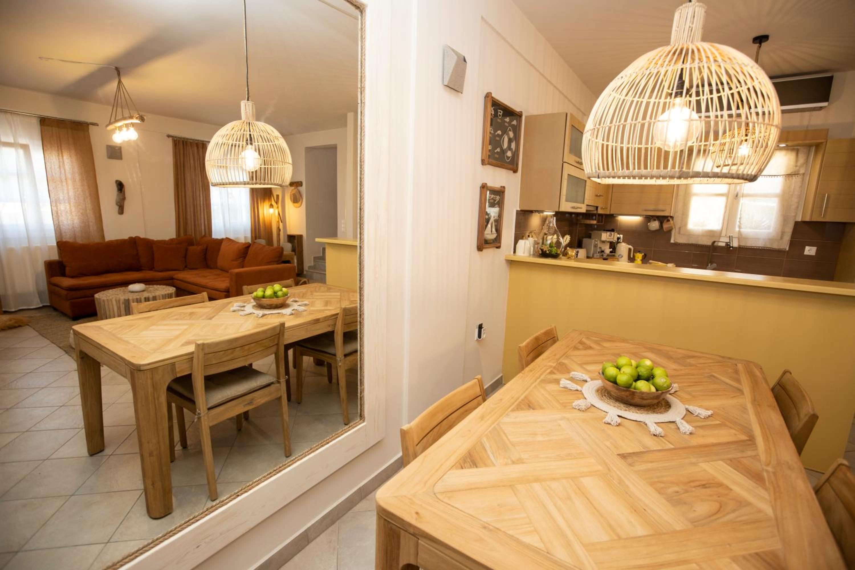 Golden Palm Tree Maisonette
