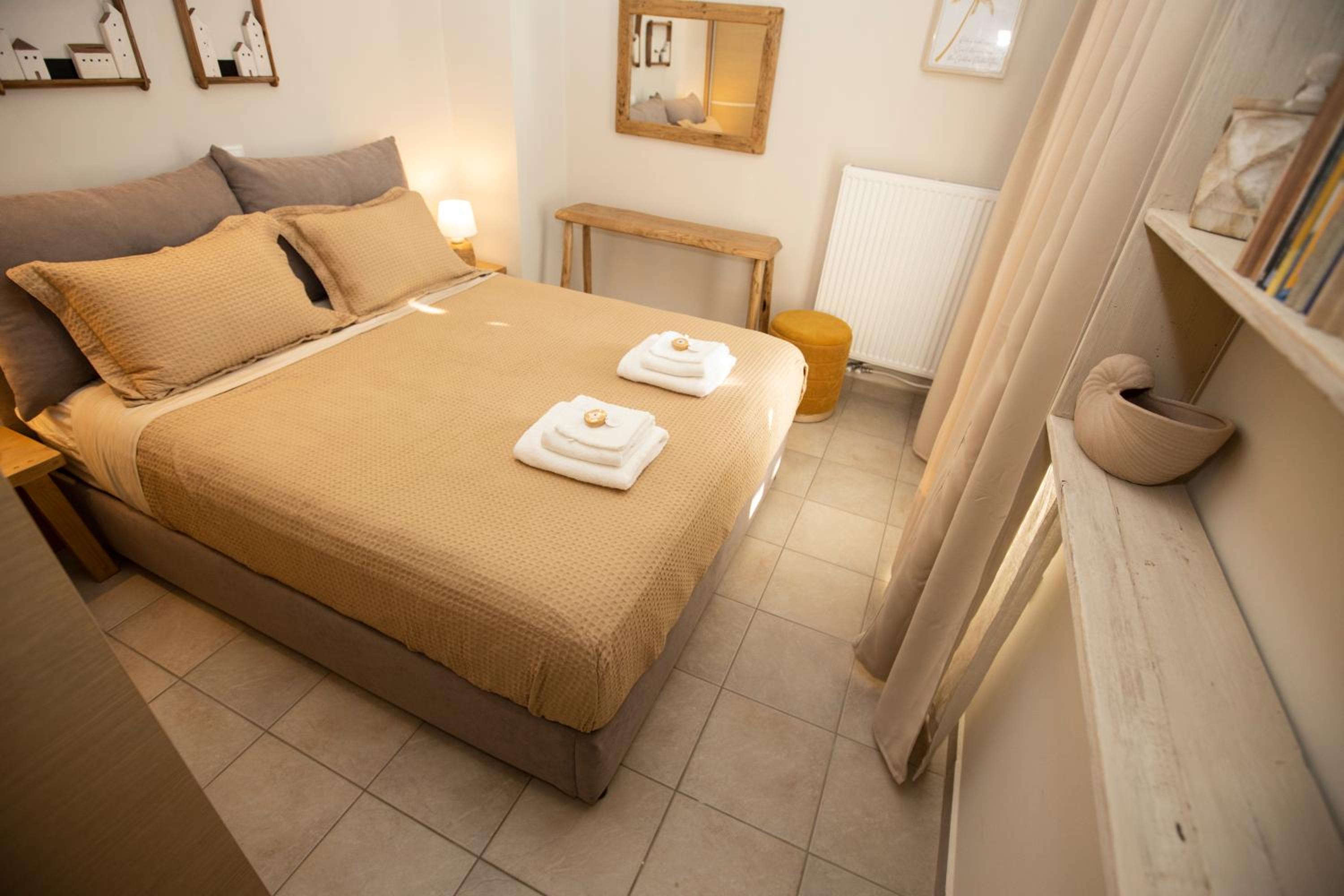 Golden Palm Tree Maisonette