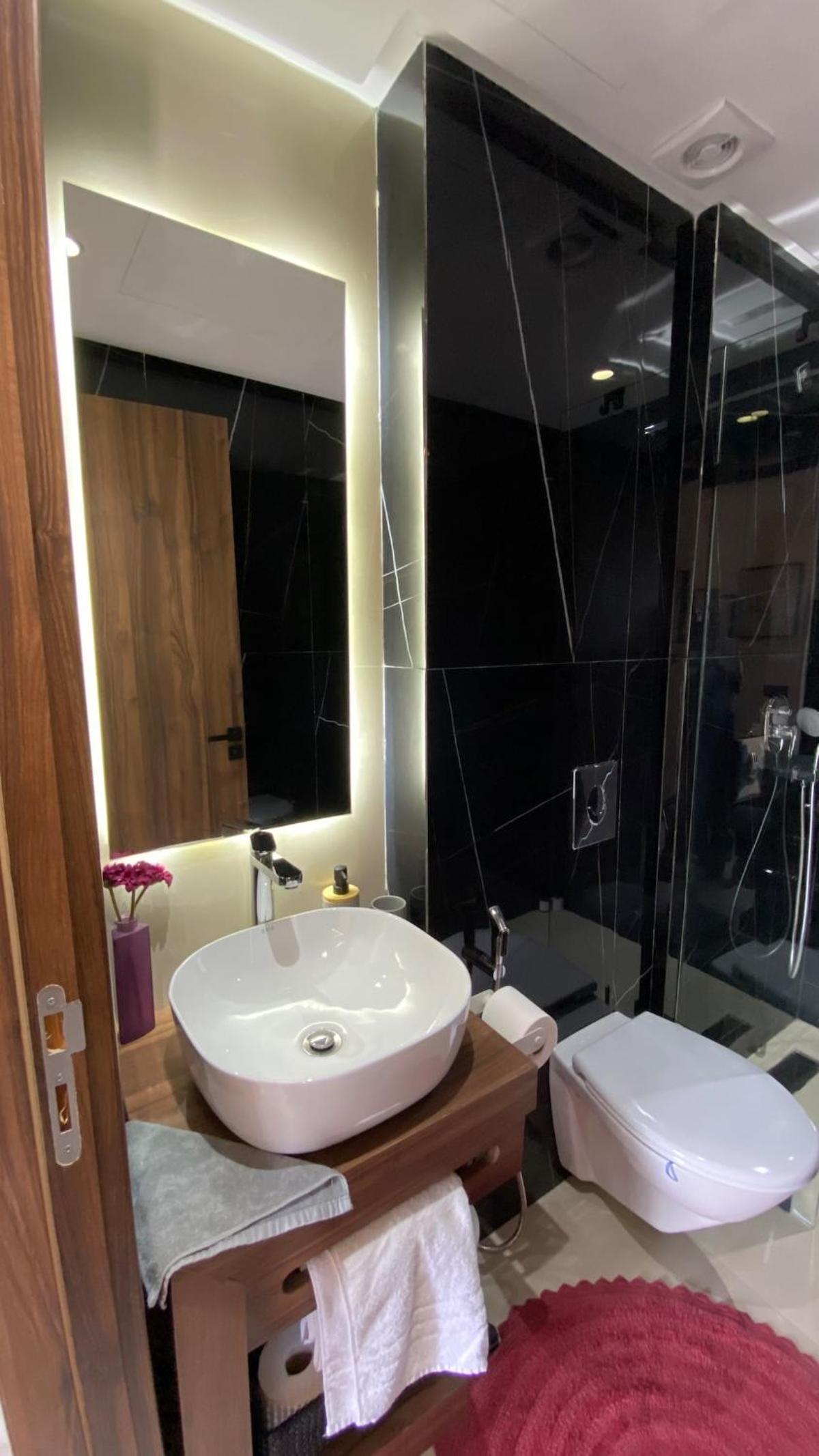 Modern & Fully equipped 1BDR Flats in Palmiers Central Casablanca with Terrace & Parking