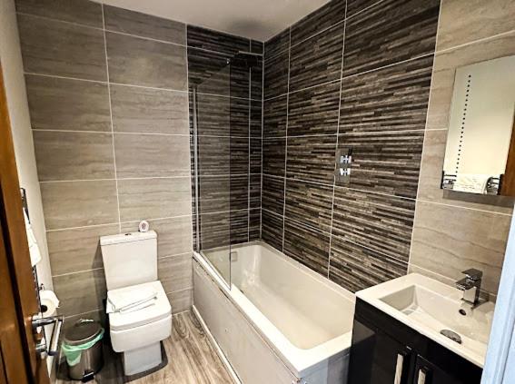 CASTLE STREET - City Centre 2 bedroomed Apt sleeps 8