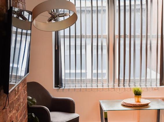 CASTLE STREET - City Centre 2 bedroomed Apt sleeps 8