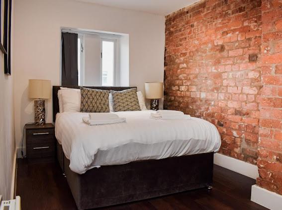 CASTLE STREET - City Centre 2 bedroomed Apt sleeps 8