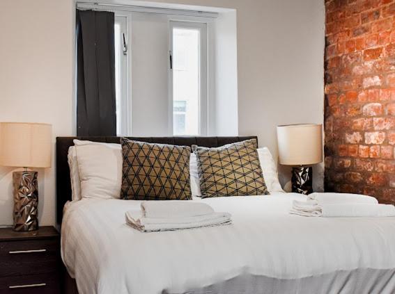 CASTLE STREET - City Centre 2 bedroomed Apt sleeps 8