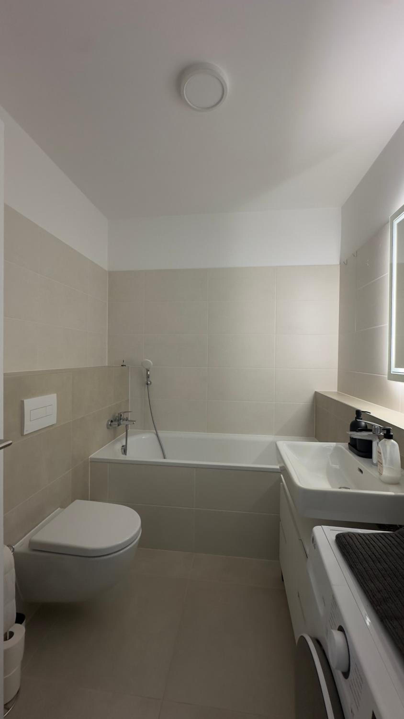 Magnolia Terrace Apart - FREE PARKING, Family & Sport Friendly Area