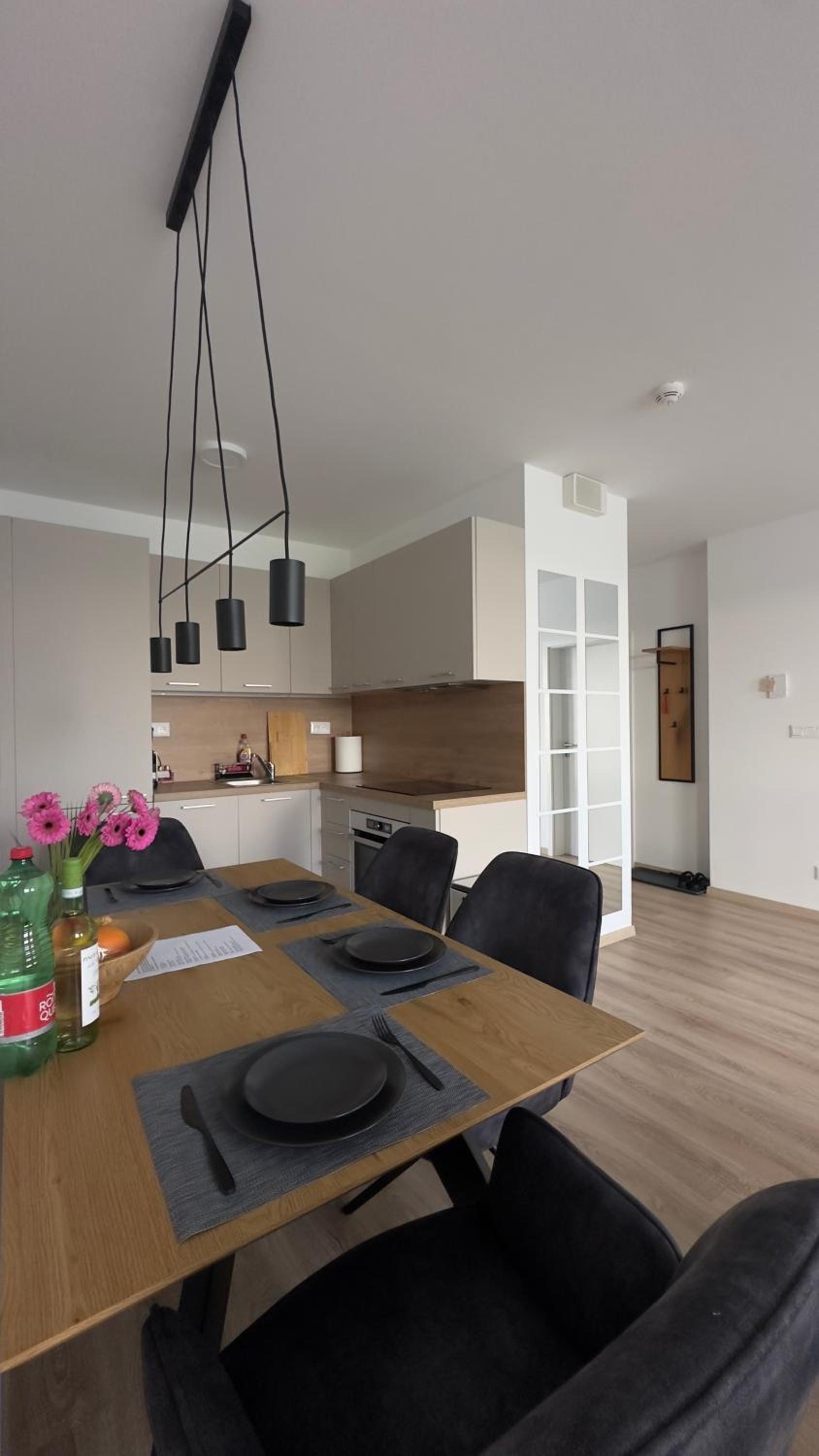 Magnolia Terrace Apart - FREE PARKING, Family & Sport Friendly Area