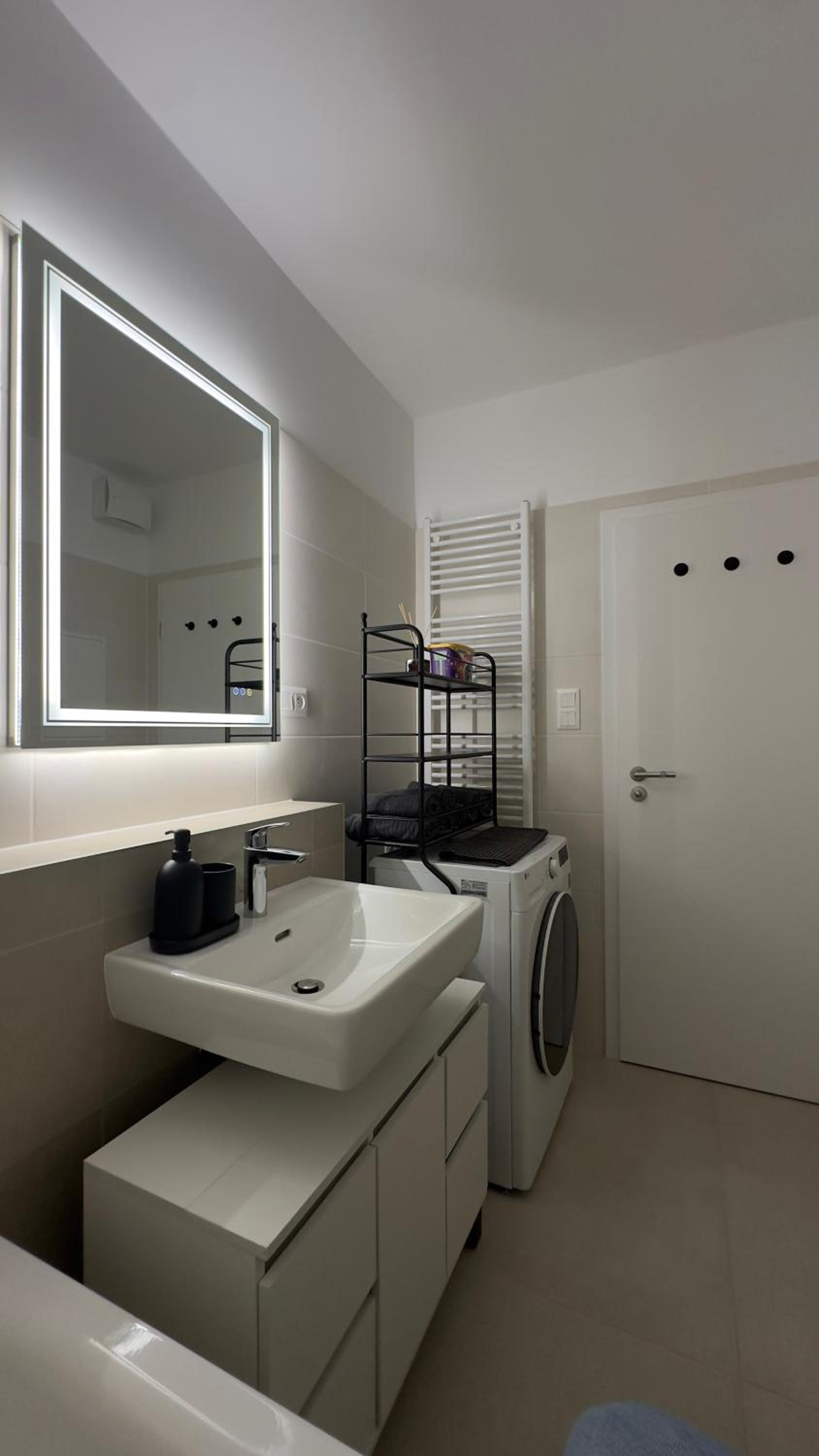 Magnolia Terrace Apart - FREE PARKING, Family & Sport Friendly Area