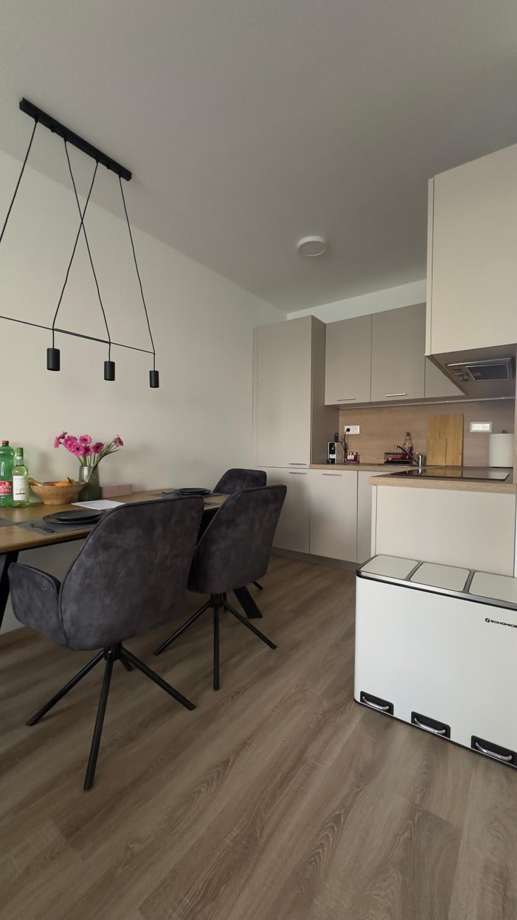 Magnolia Terrace Apart - FREE PARKING, Family & Sport Friendly Area