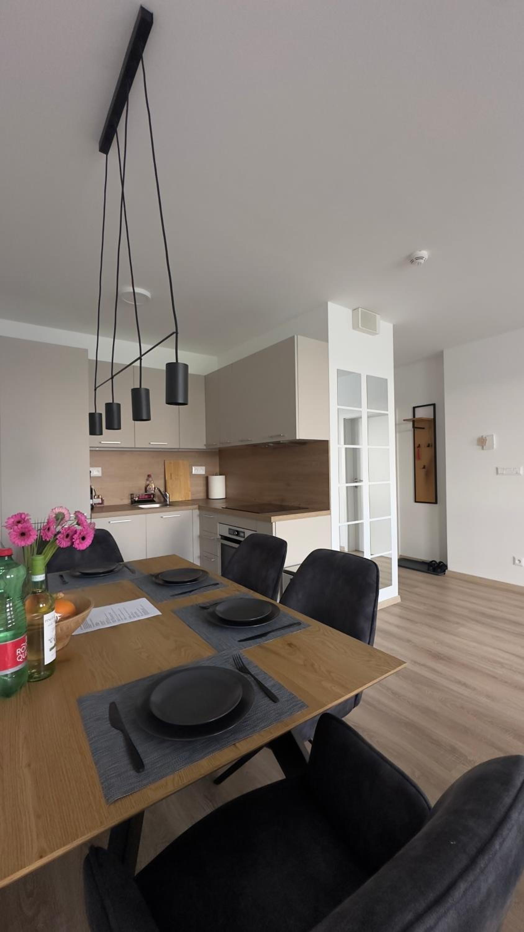 Magnolia Terrace Apart - FREE PARKING, Family & Sport Friendly Area