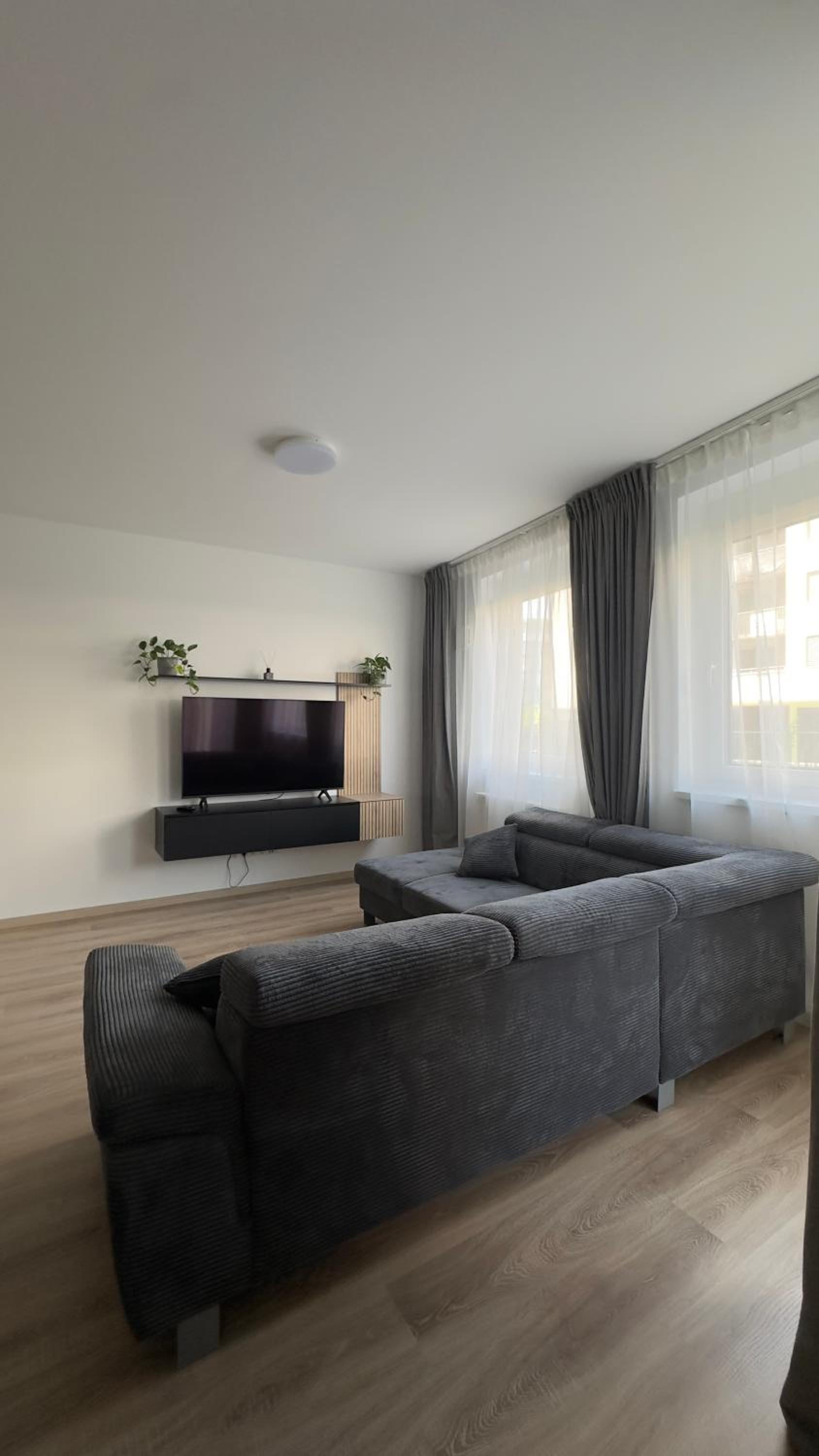 Magnolia Terrace Apart - FREE PARKING, Family & Sport Friendly Area