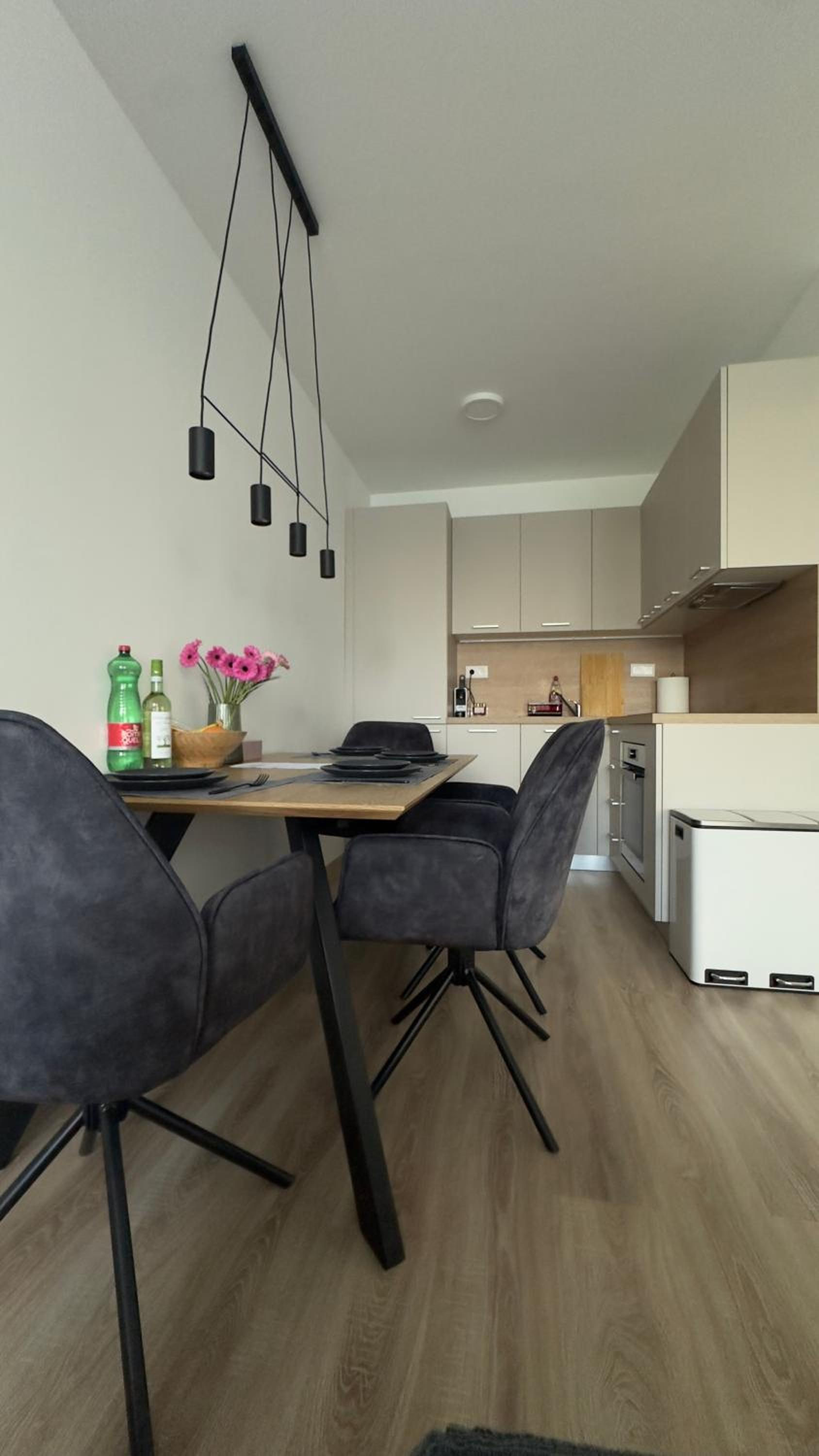 Magnolia Terrace Apart - FREE PARKING, Family & Sport Friendly Area