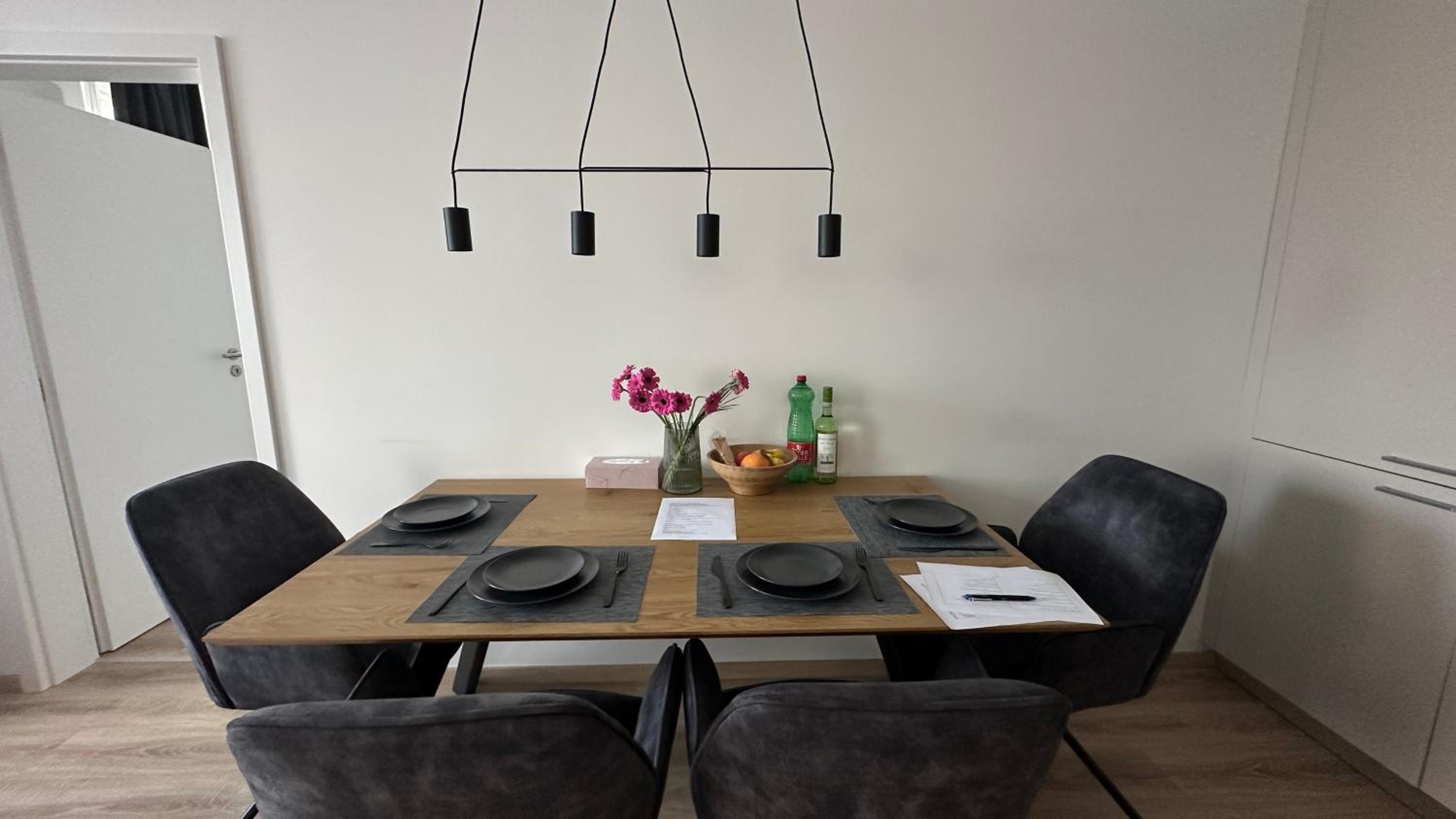 Magnolia Terrace Apart - FREE PARKING, Family & Sport Friendly Area