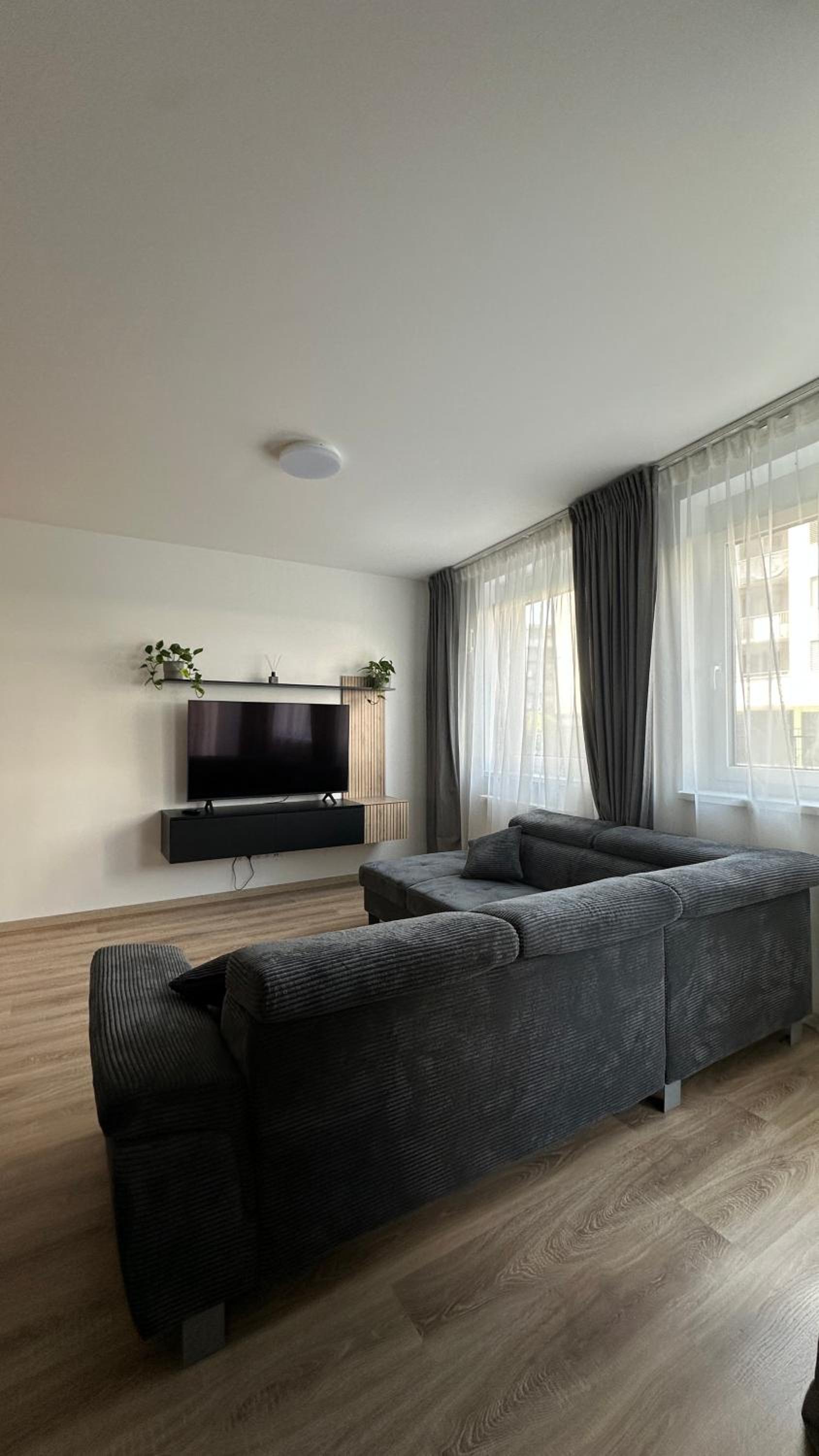 Magnolia Terrace Apart - FREE PARKING, Family & Sport Friendly Area