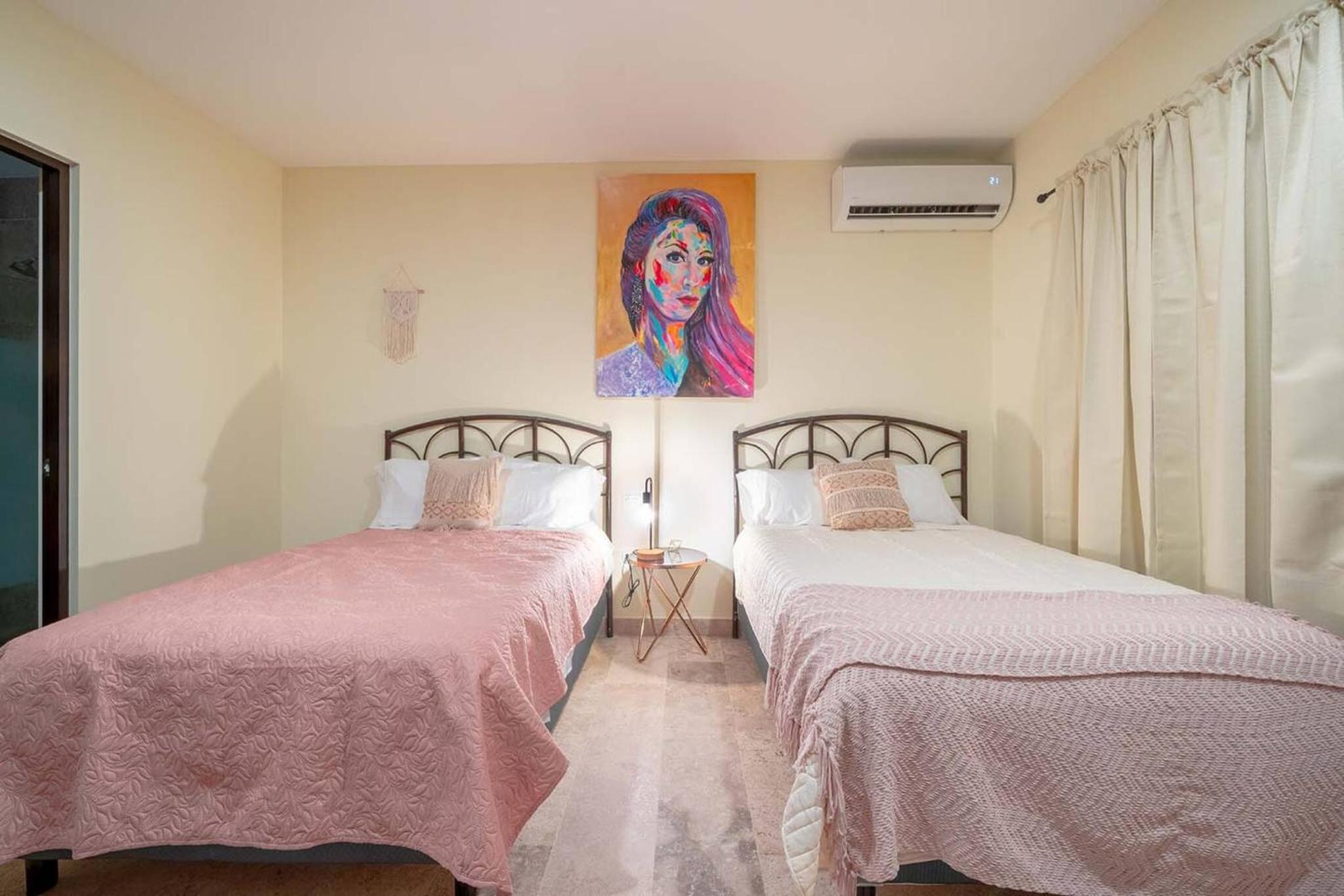 Condo Verde Oasis - Central 2 bedroom with pool, gym, private terrace - At Veranto Condos