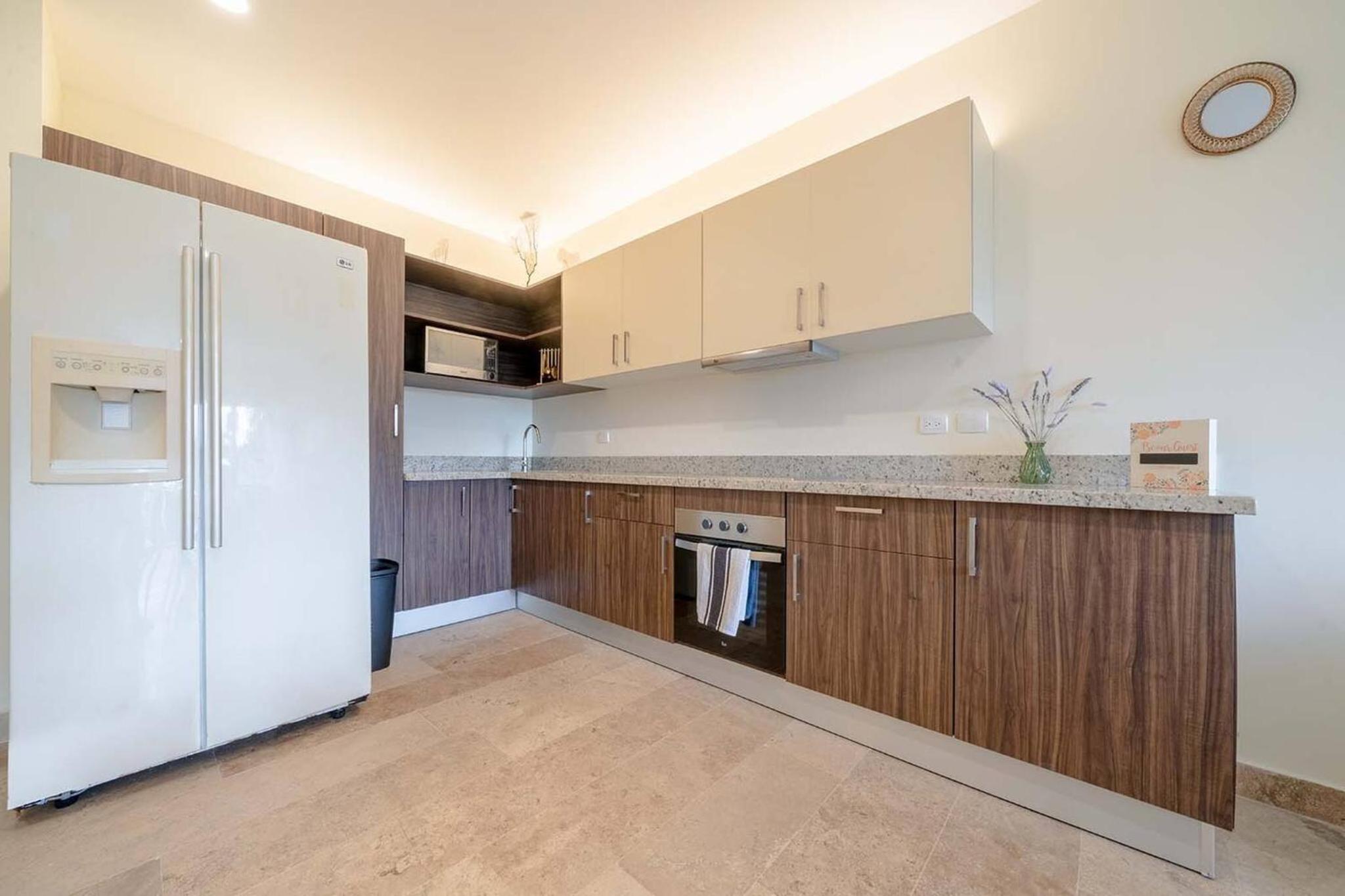Condo Verde Oasis - Central 2 bedroom with pool, gym, private terrace - At Veranto Condos