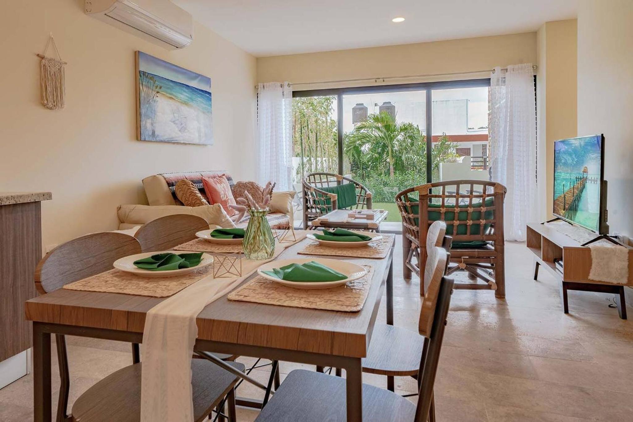 Condo Verde Oasis - Central 2 bedroom with pool, gym, private terrace - At Veranto Condos