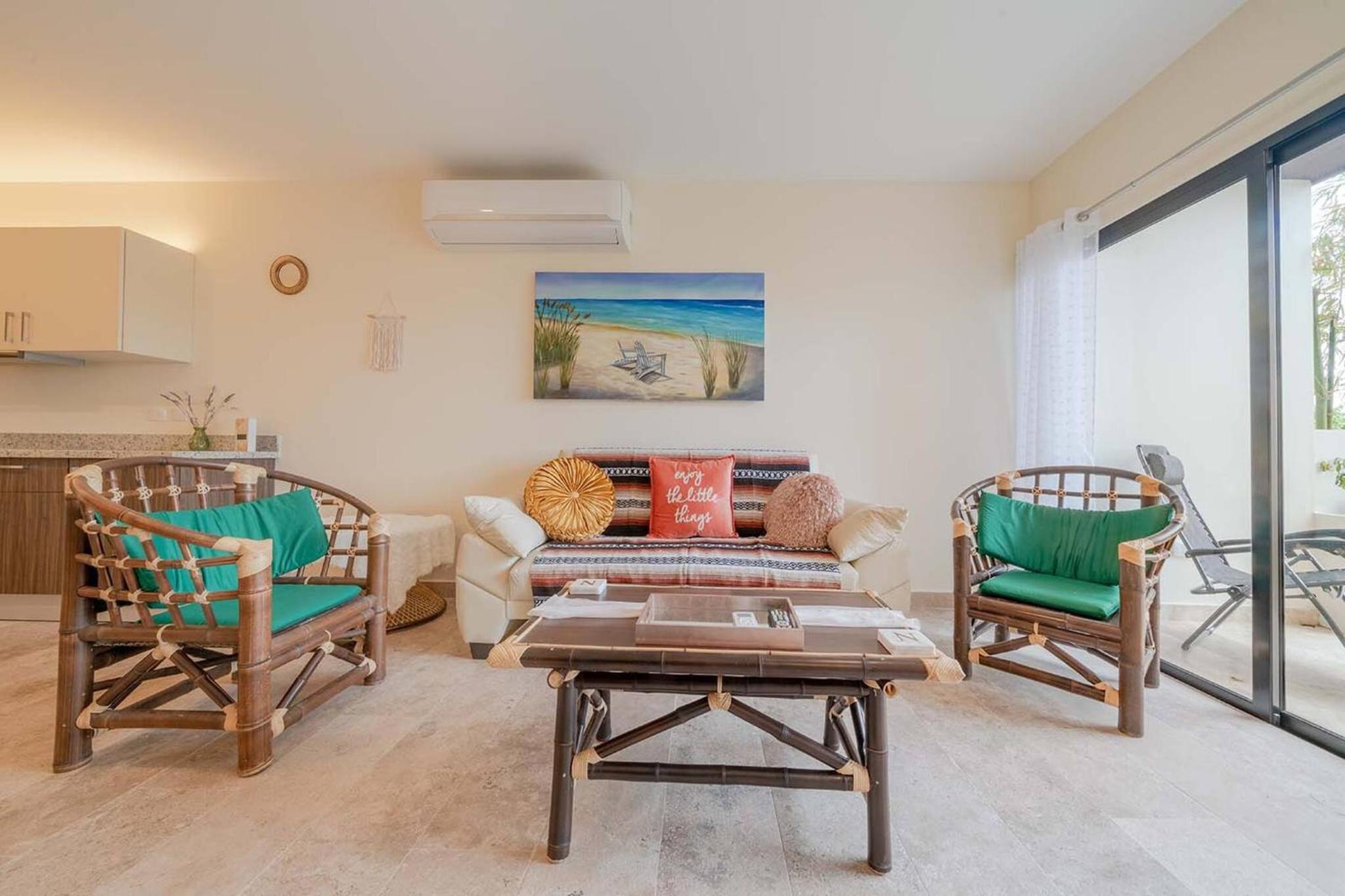 Condo Verde Oasis - Central 2 bedroom with pool, gym, private terrace - At Veranto Condos