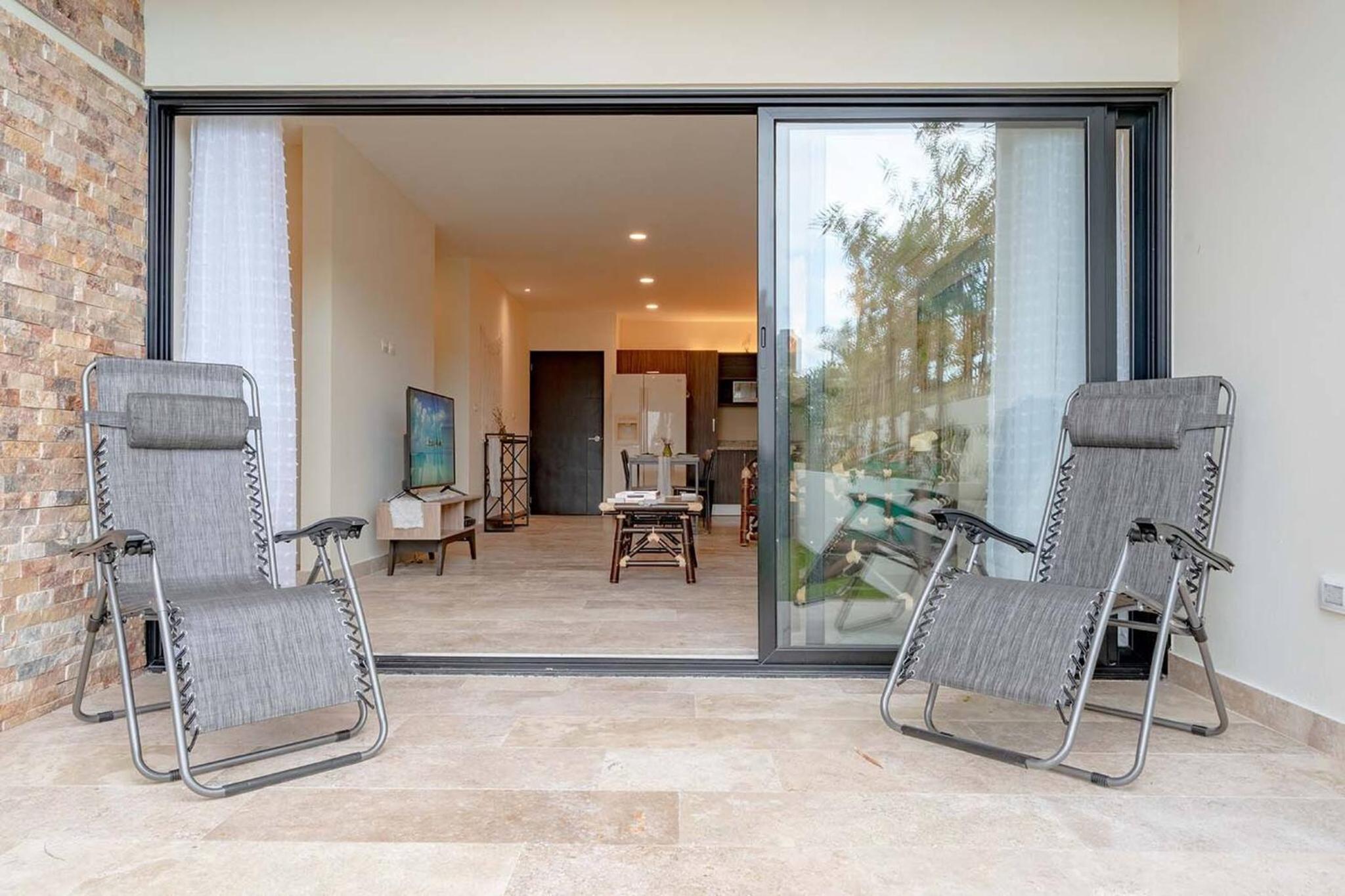 Condo Verde Oasis - Central 2 bedroom with pool, gym, private terrace - At Veranto Condos