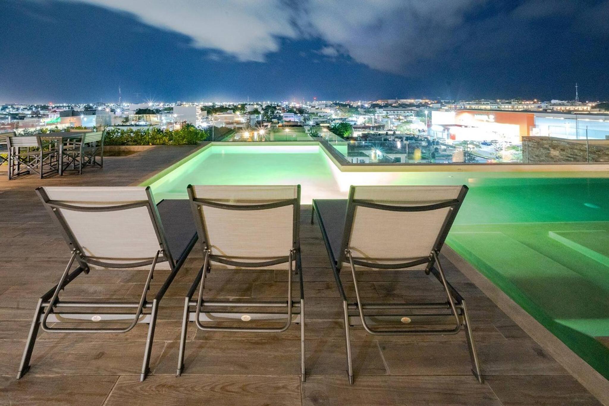 Condo Verde Oasis - Central 2 bedroom with pool, gym, private terrace - At Veranto Condos