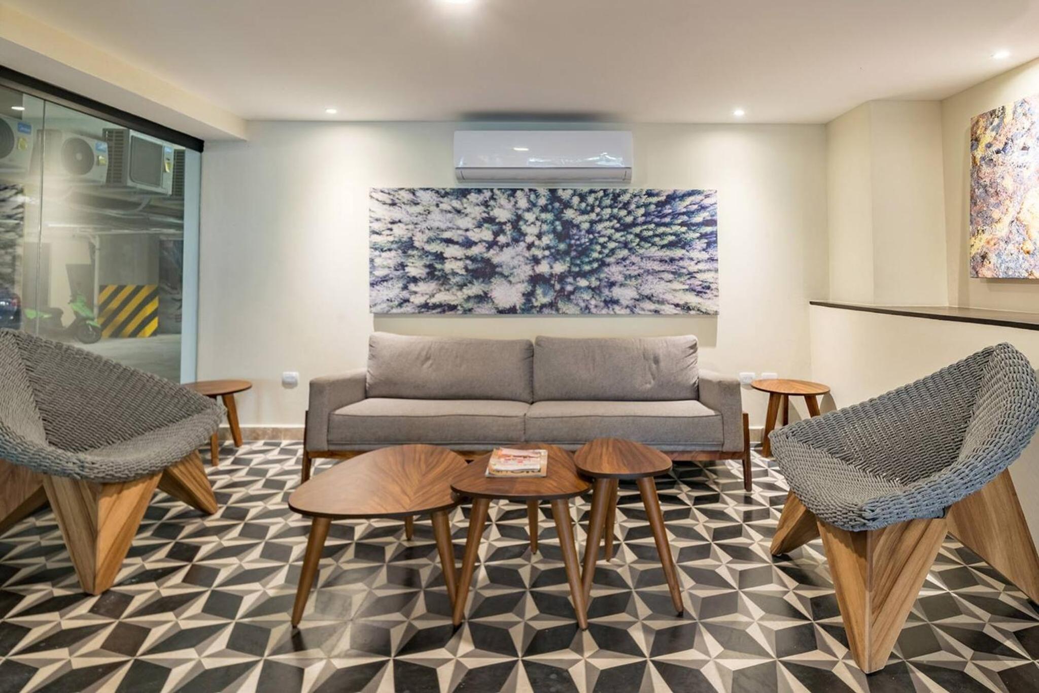 Condo Verde Oasis - Central 2 bedroom with pool, gym, private terrace - At Veranto Condos