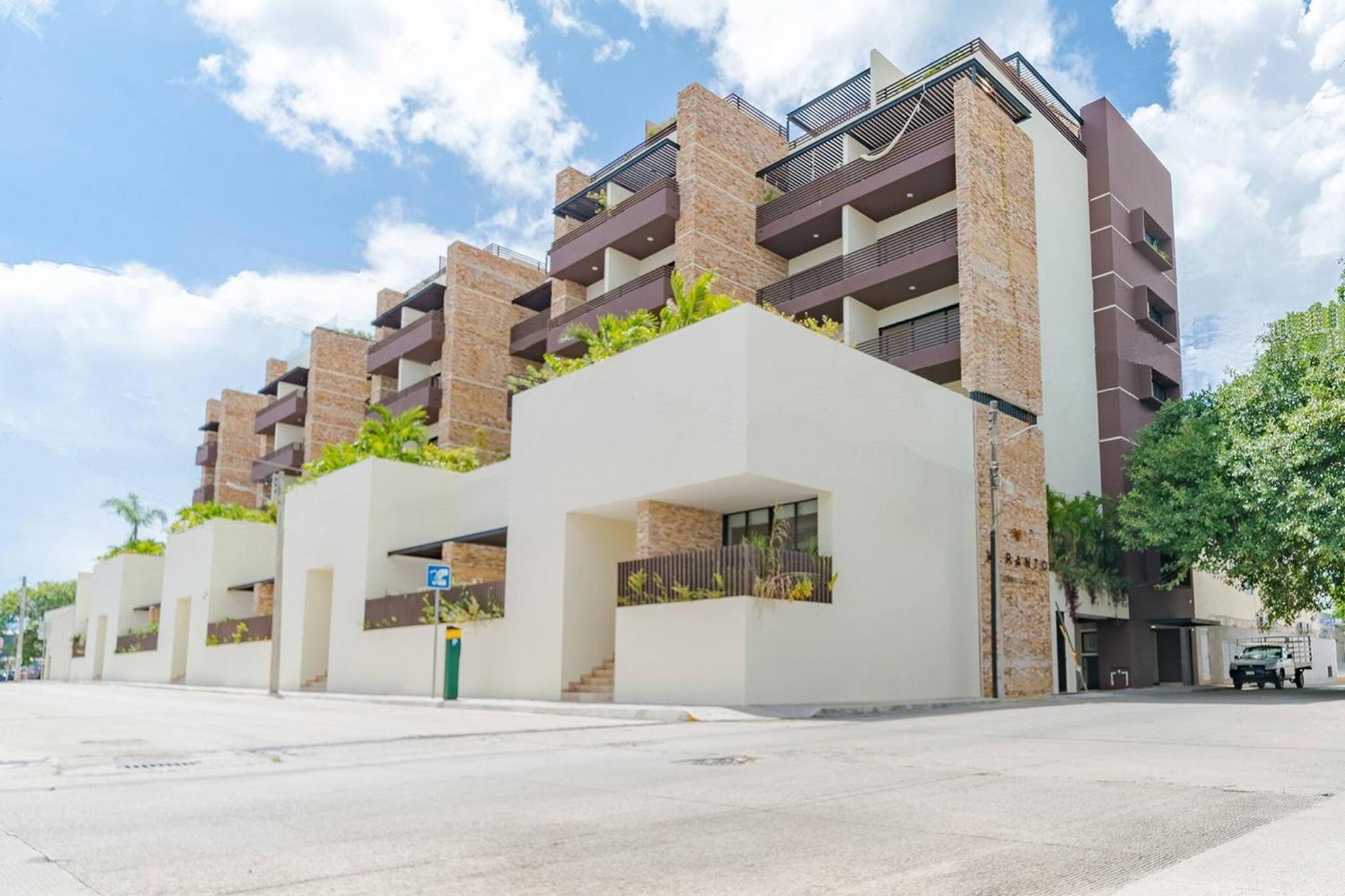 Condo Verde Oasis - Central 2 bedroom with pool, gym, private terrace - At Veranto Condos