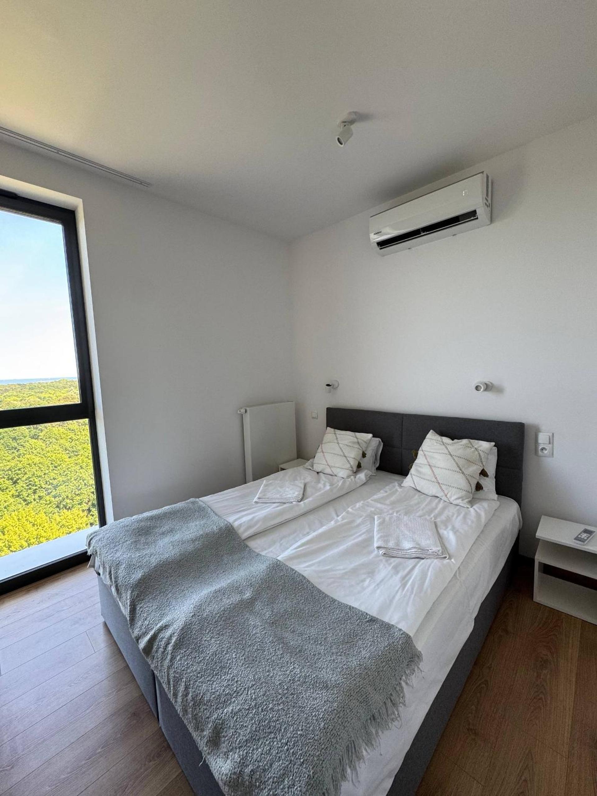 Widok - Klima - WiFi - Netflix - Sauna - Darmowy parking - Siłownia - Obok plaży - Mieszkanie z widokiem na morze 6 osób