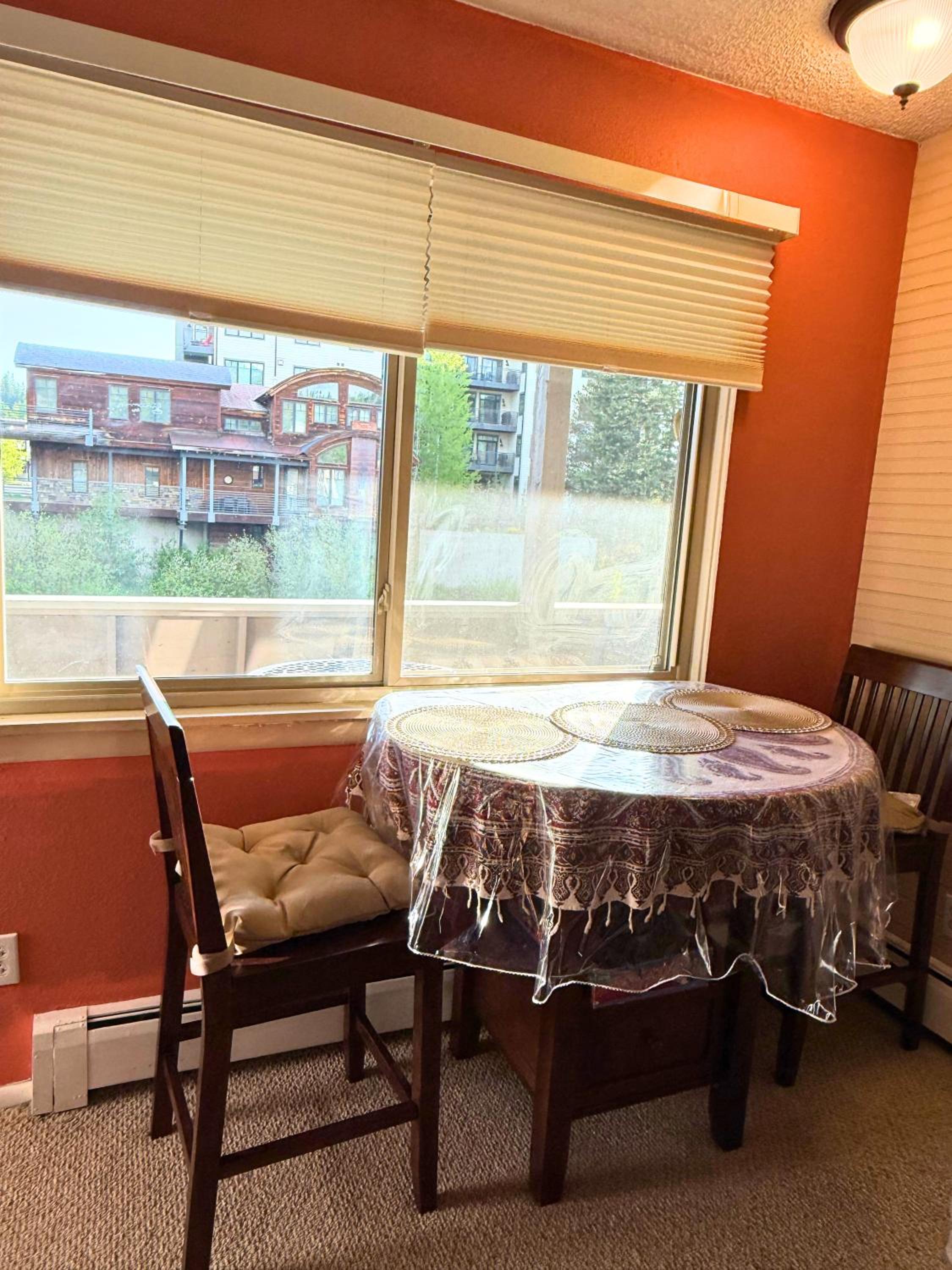 Riverfront Retreat Just 7 Minutes from the Resort, with a Hot Tub and Pool walk to downtown