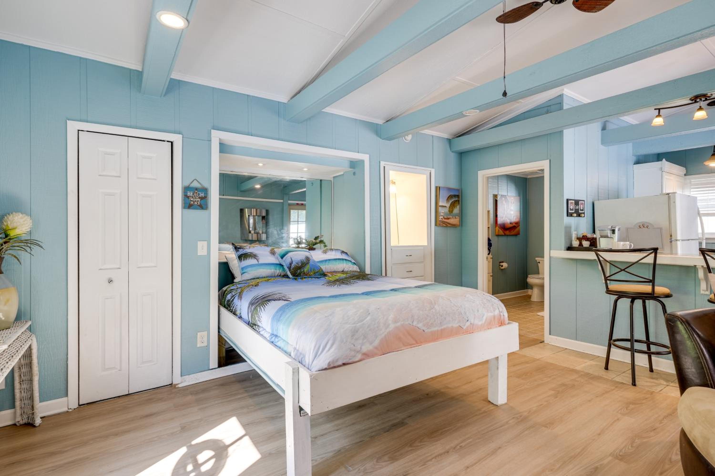 4 Mi to Downtown Chattanooga Vibrant Studio
