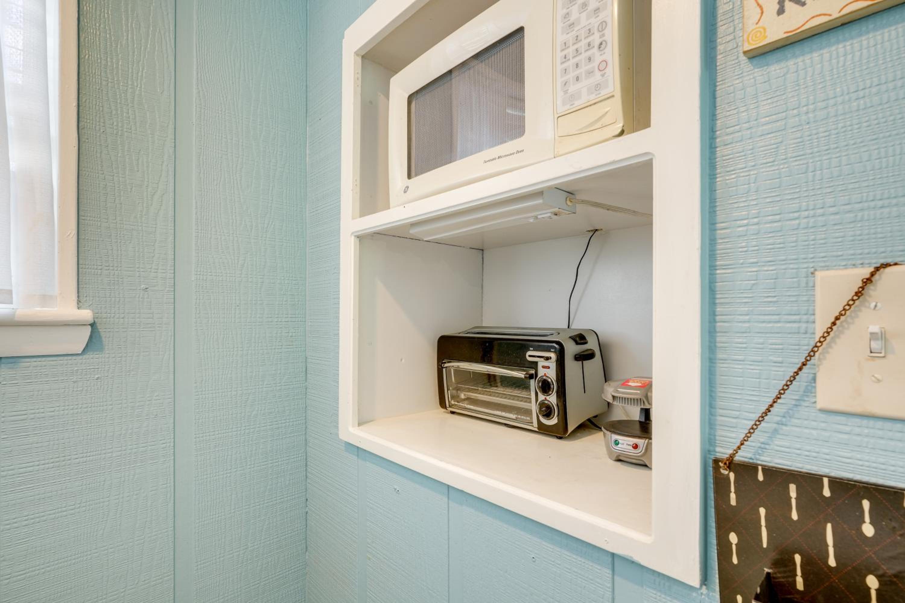 4 Mi to Downtown Chattanooga Vibrant Studio