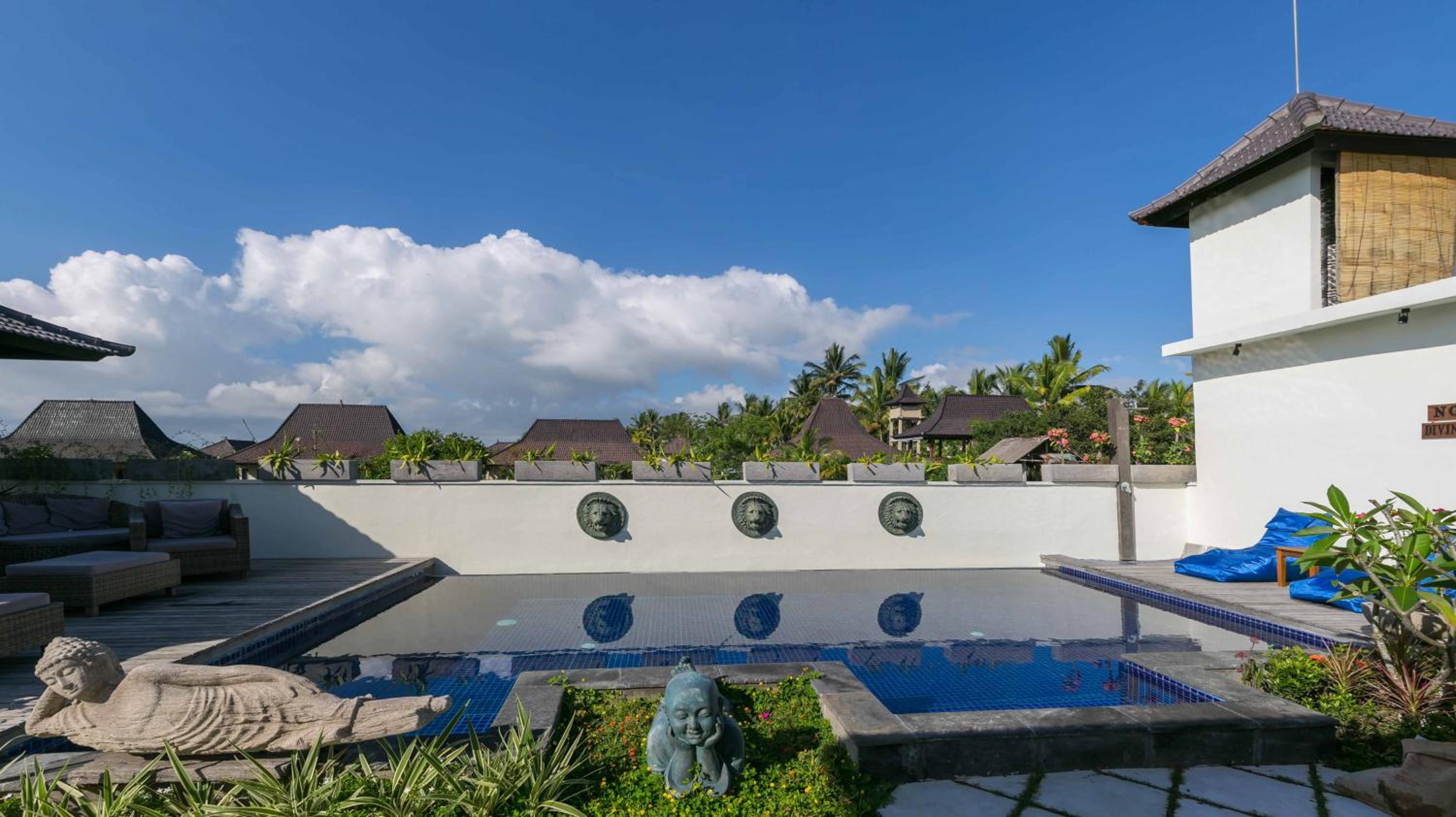 Solo Villas & Retreat