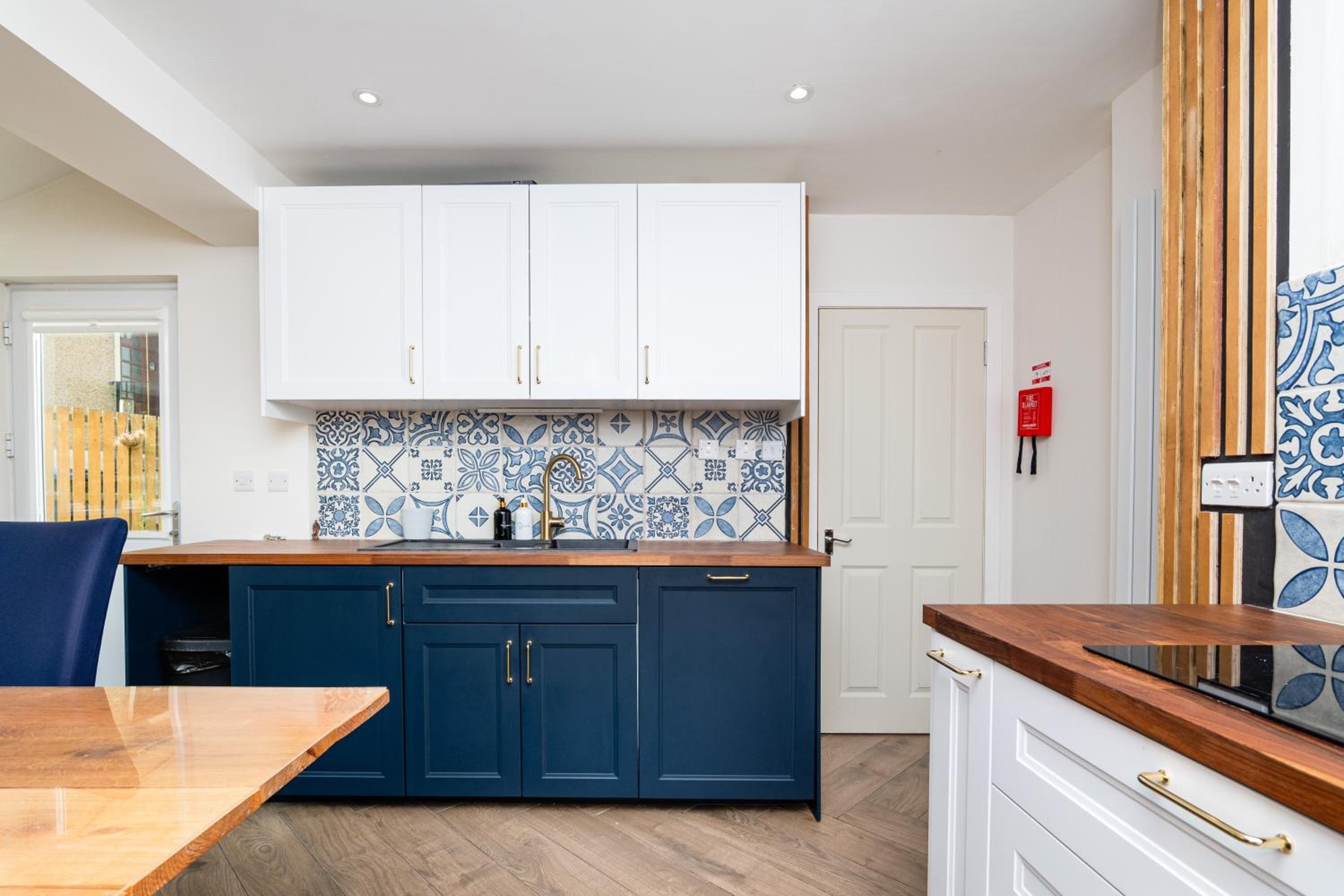 3 Bed House-Free Parking