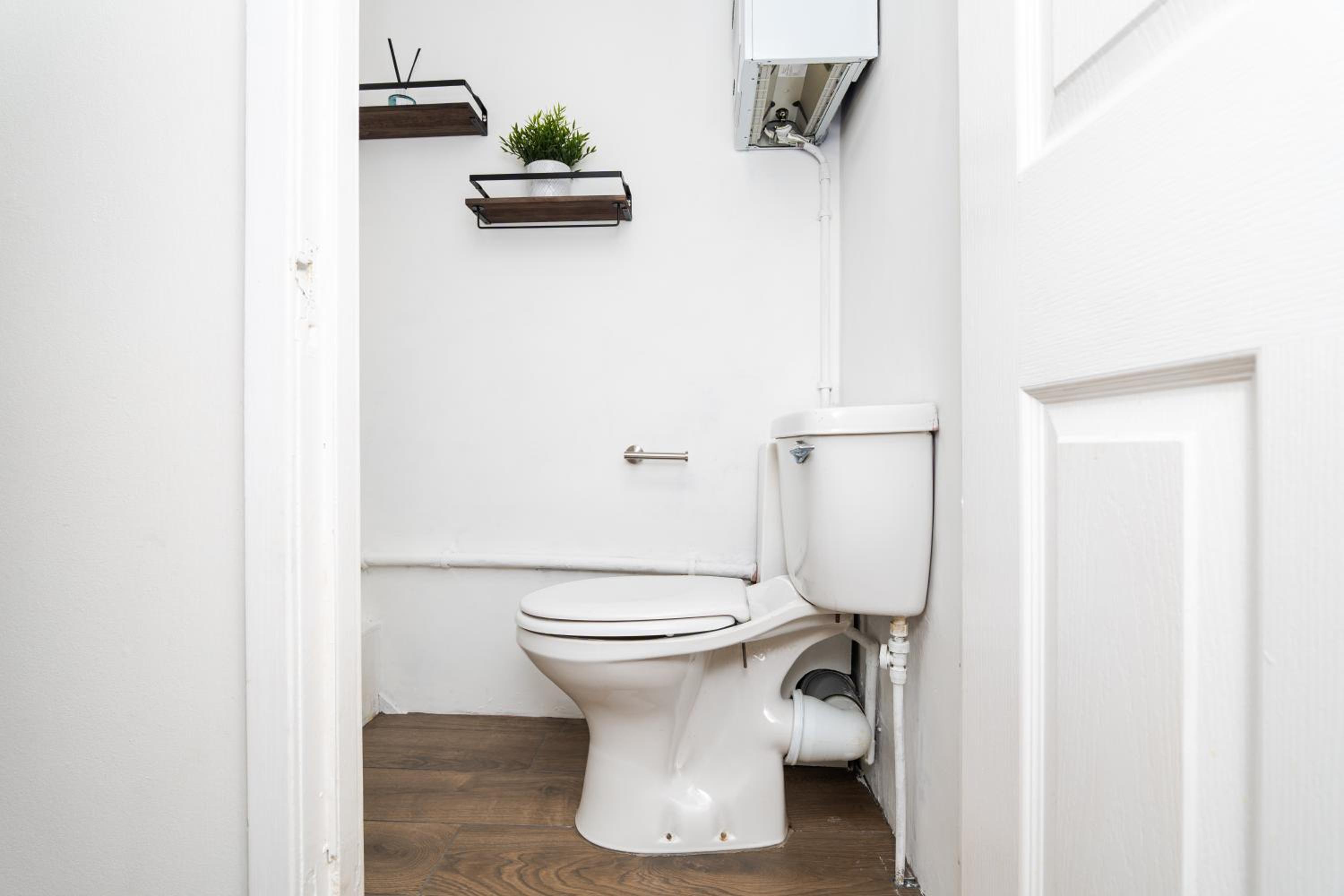 3 Bed House-Free Parking